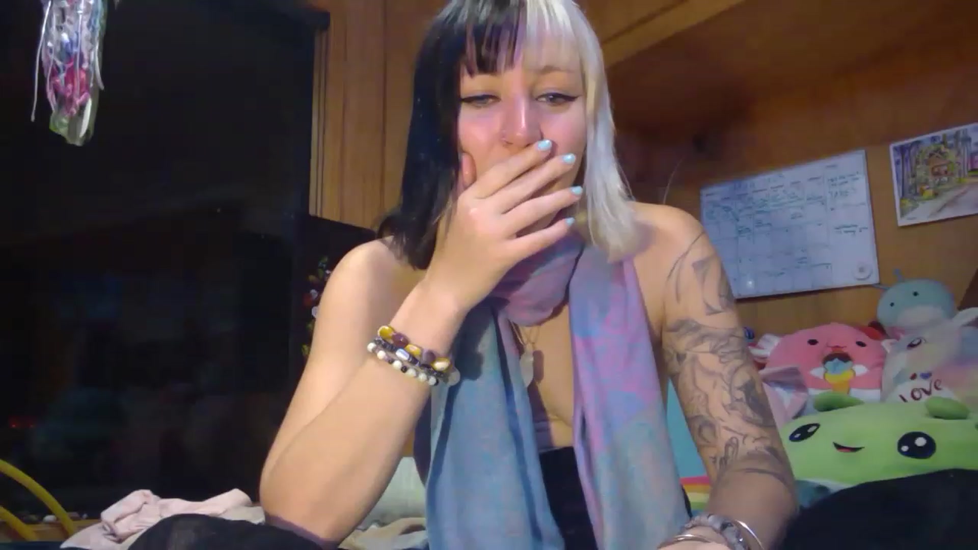 Gallery image thumbnail from kikiviolet's myfreecams stream on, 05/04/2023, 09:37 image 5 of 20