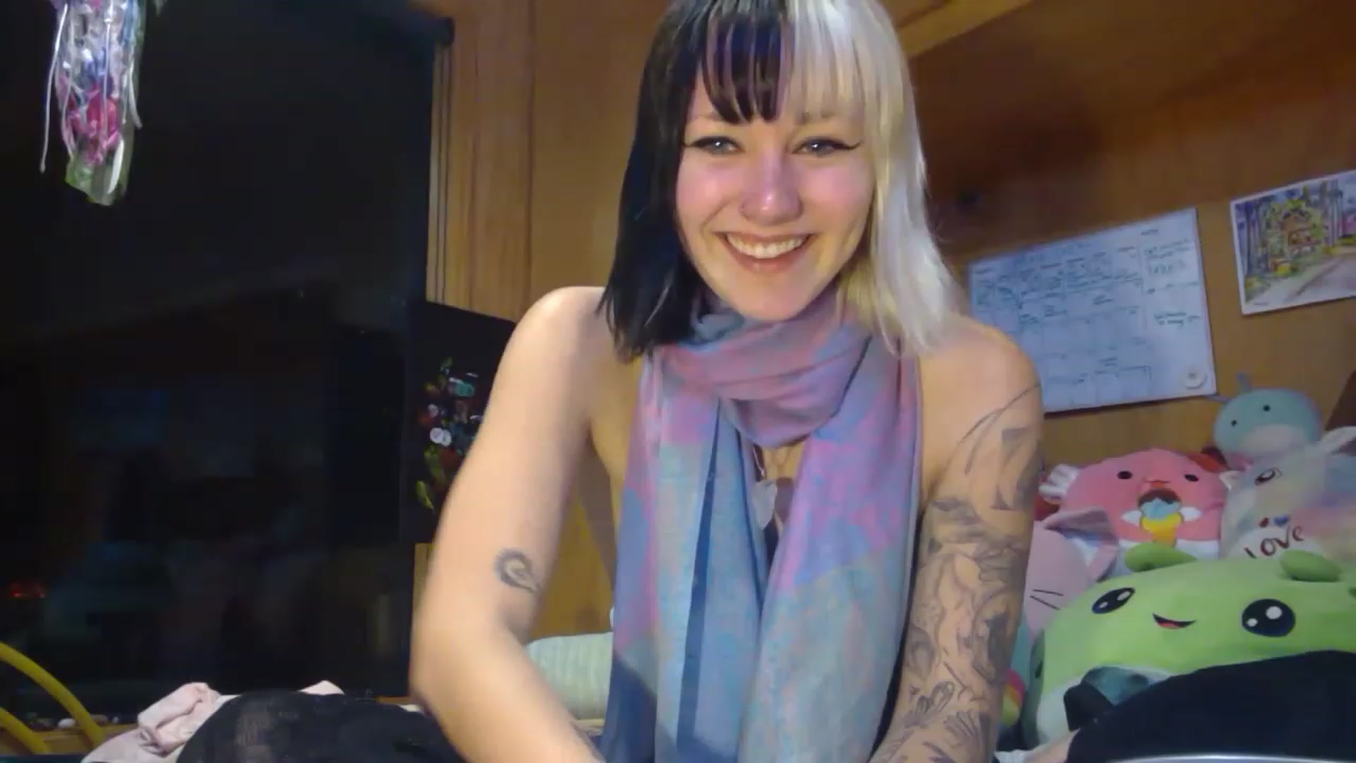 Gallery image thumbnail from kikiviolet's myfreecams stream on, 05/04/2023, 09:37 image 4 of 20