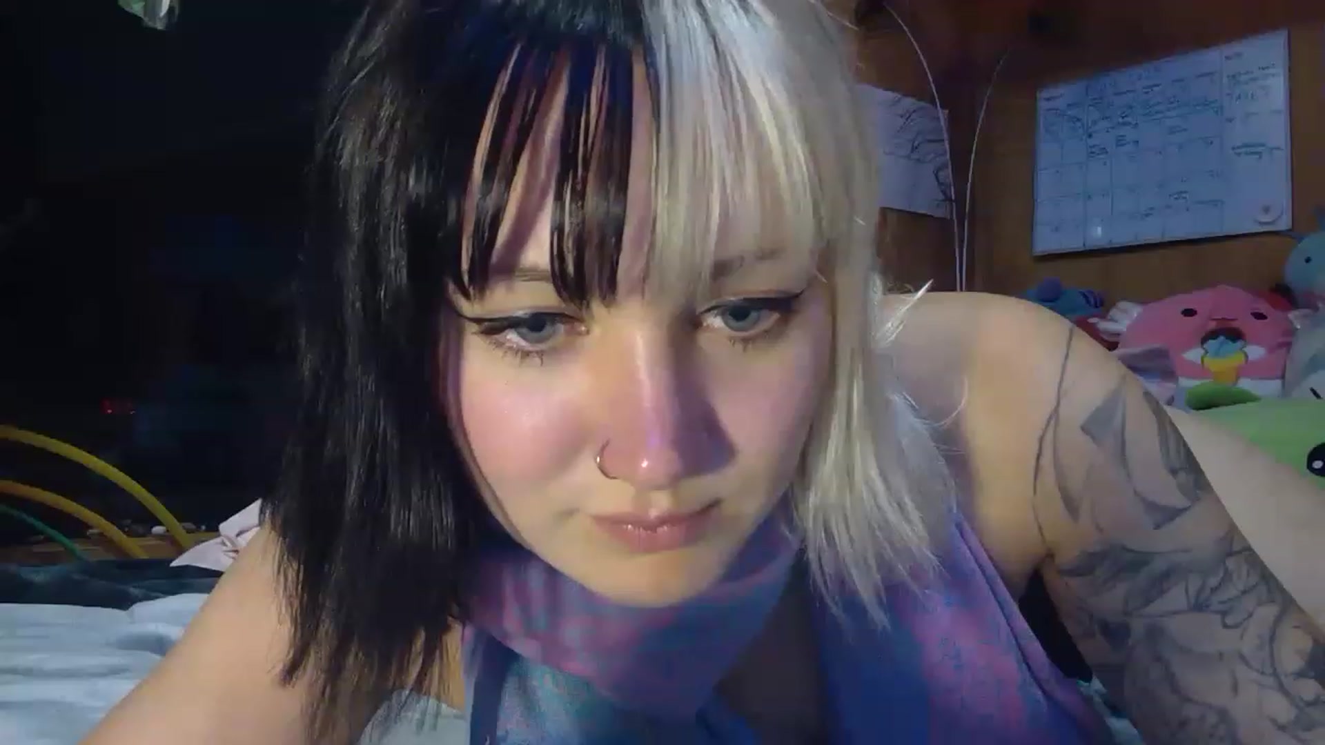 Gallery image thumbnail from kikiviolet's myfreecams stream on, 05/04/2023, 09:37 image 8 of 20