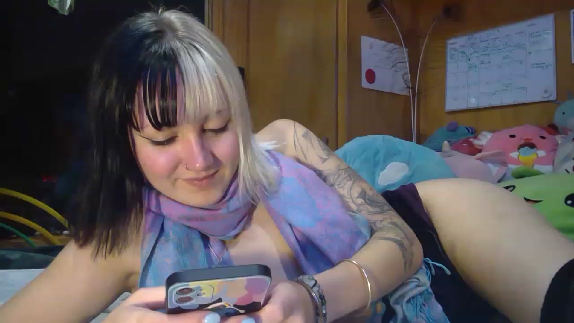 Gallery image thumbnail from kikiviolet's myfreecams stream on, 05/04/2023, 09:37 image 9 of 20