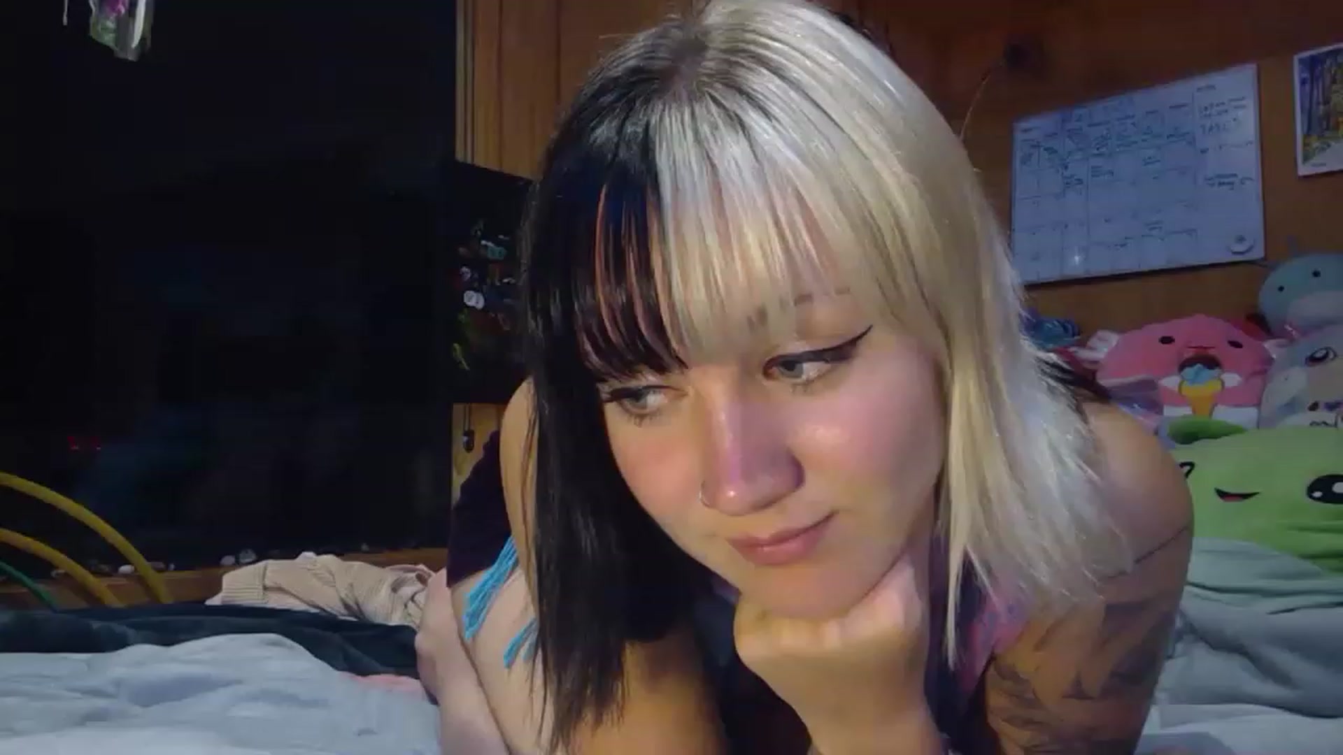 Gallery image thumbnail from kikiviolet's myfreecams stream on, 05/04/2023, 09:37 image 19 of 20