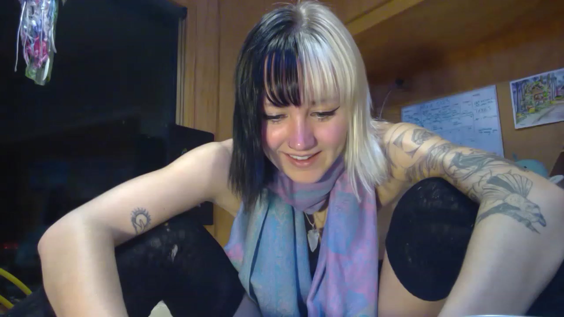 Gallery image thumbnail from kikiviolet's myfreecams stream on, 05/04/2023, 09:37 image 2 of 20