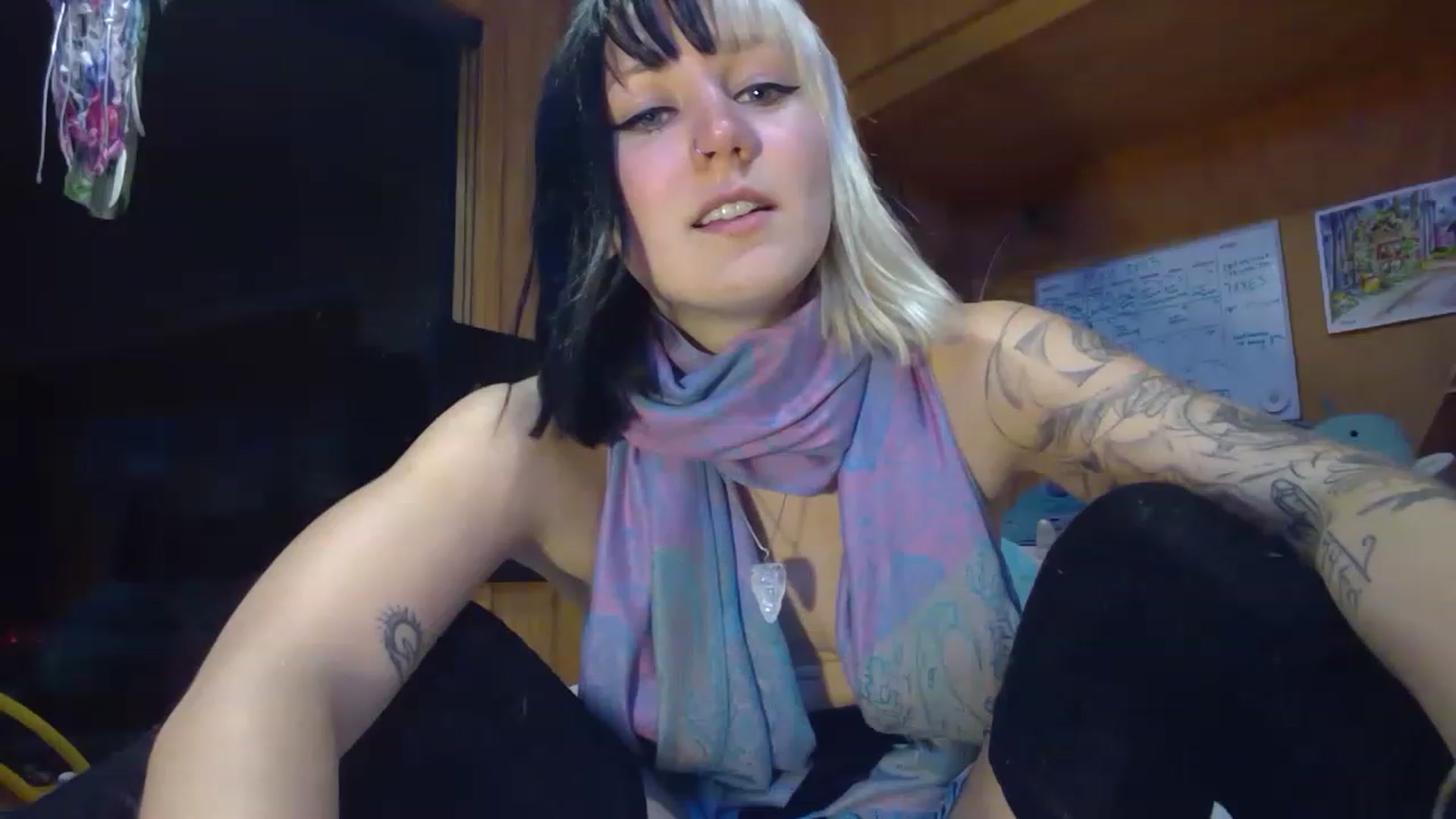 Gallery image thumbnail from kikiviolet's myfreecams stream on, 05/04/2023, 09:37 image 3 of 20