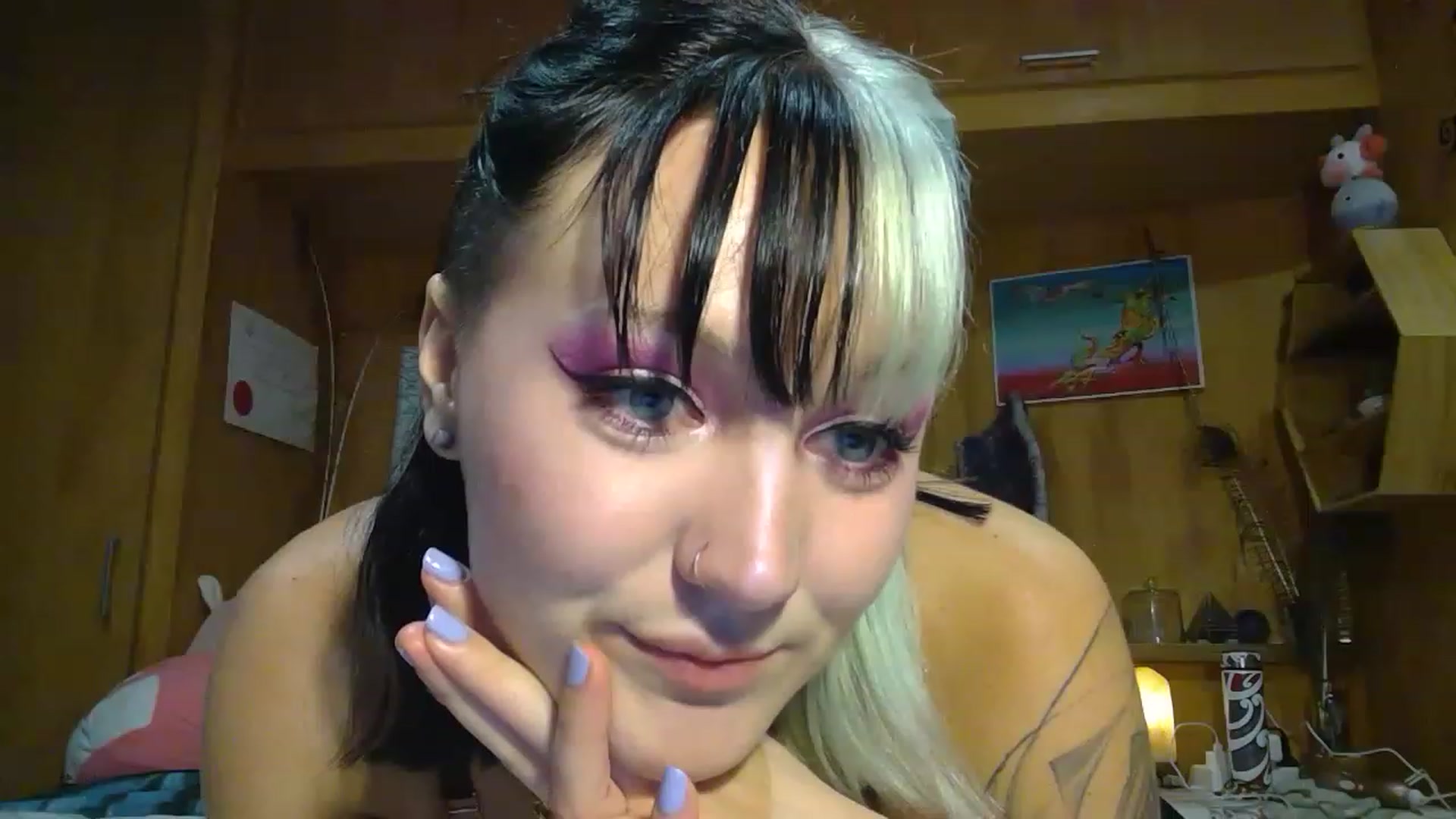 Gallery image thumbnail from kikiviolet's myfreecams stream on, 05/17/2023, 10:24 image 2 of 20
