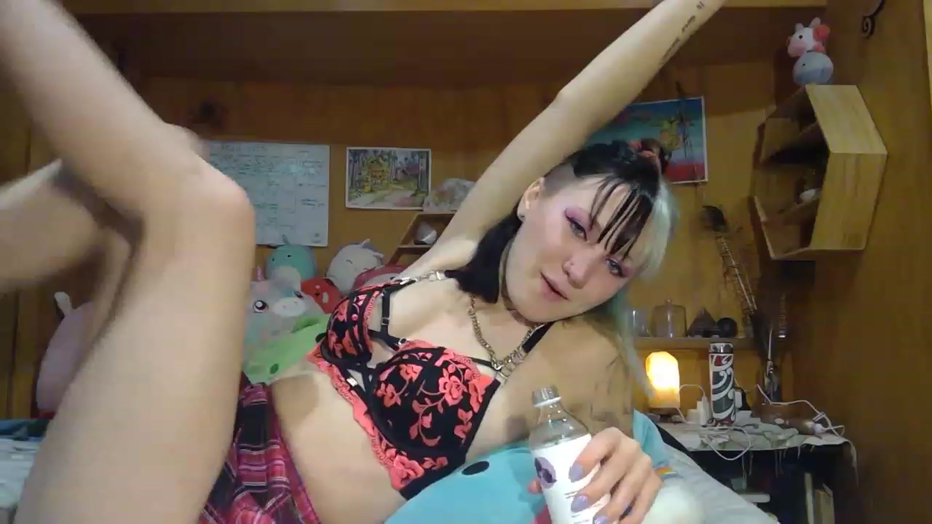 Gallery image thumbnail from kikiviolet's myfreecams stream on, 05/17/2023, 10:24 image 8 of 20