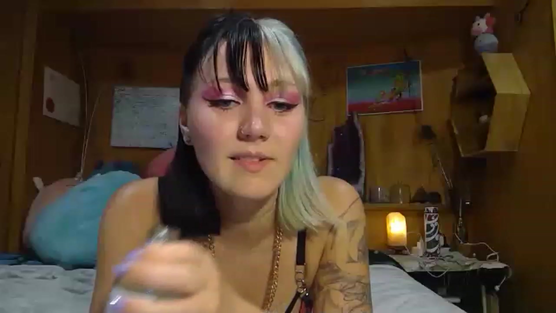Gallery image thumbnail from kikiviolet's myfreecams stream on, 05/17/2023, 10:44 image 16 of 20