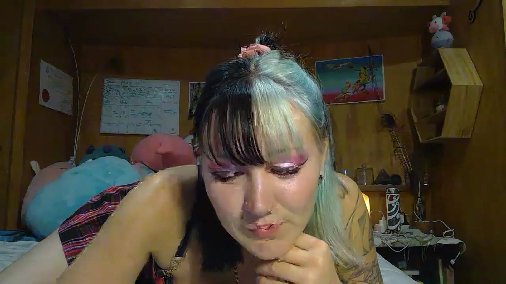Gallery image thumbnail from kikiviolet's myfreecams stream on, 05/17/2023, 10:44 image 8 of 20