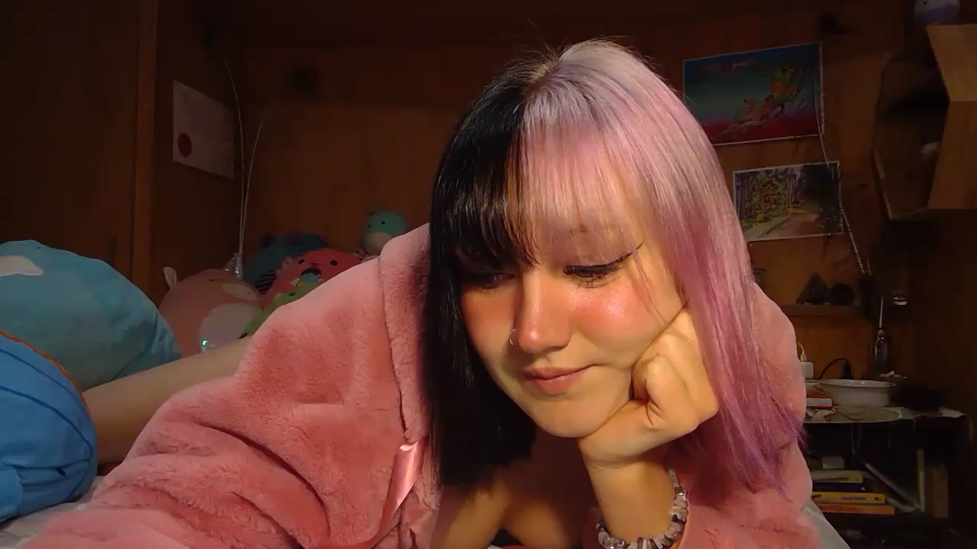 Gallery image thumbnail from kikiviolet's myfreecams stream on, 05/23/2023, 10:22 image 18 of 20