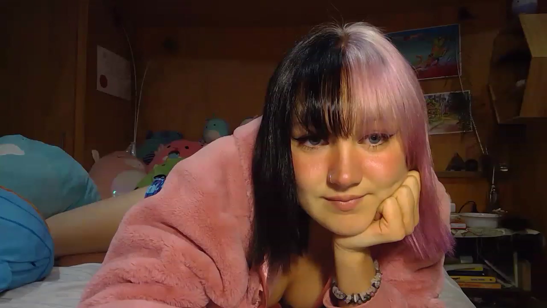 Gallery image thumbnail from kikiviolet's myfreecams stream on, 05/23/2023, 10:22 image 17 of 20