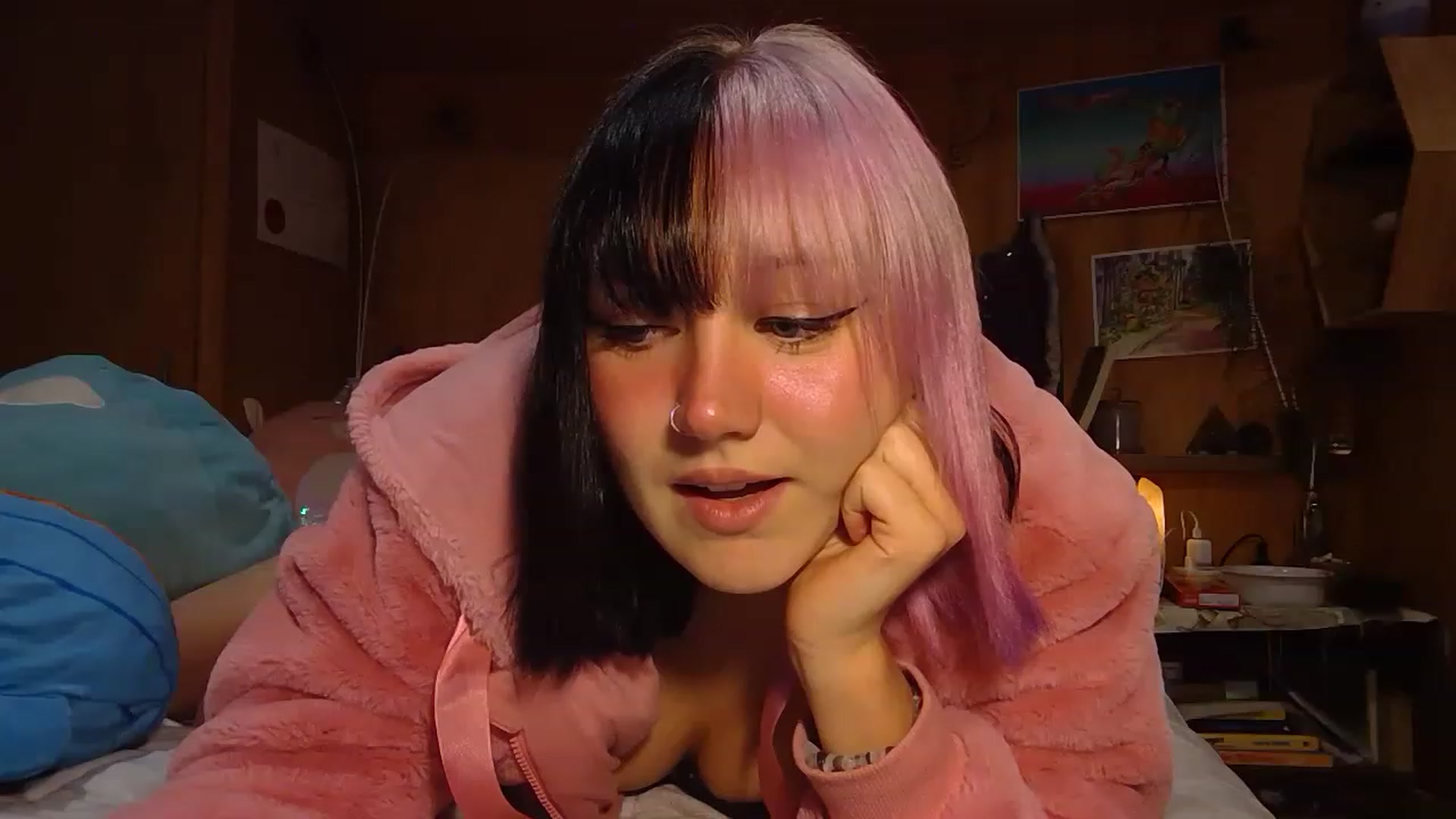 Gallery image thumbnail from kikiviolet's myfreecams stream on, 05/23/2023, 10:22 image 6 of 20