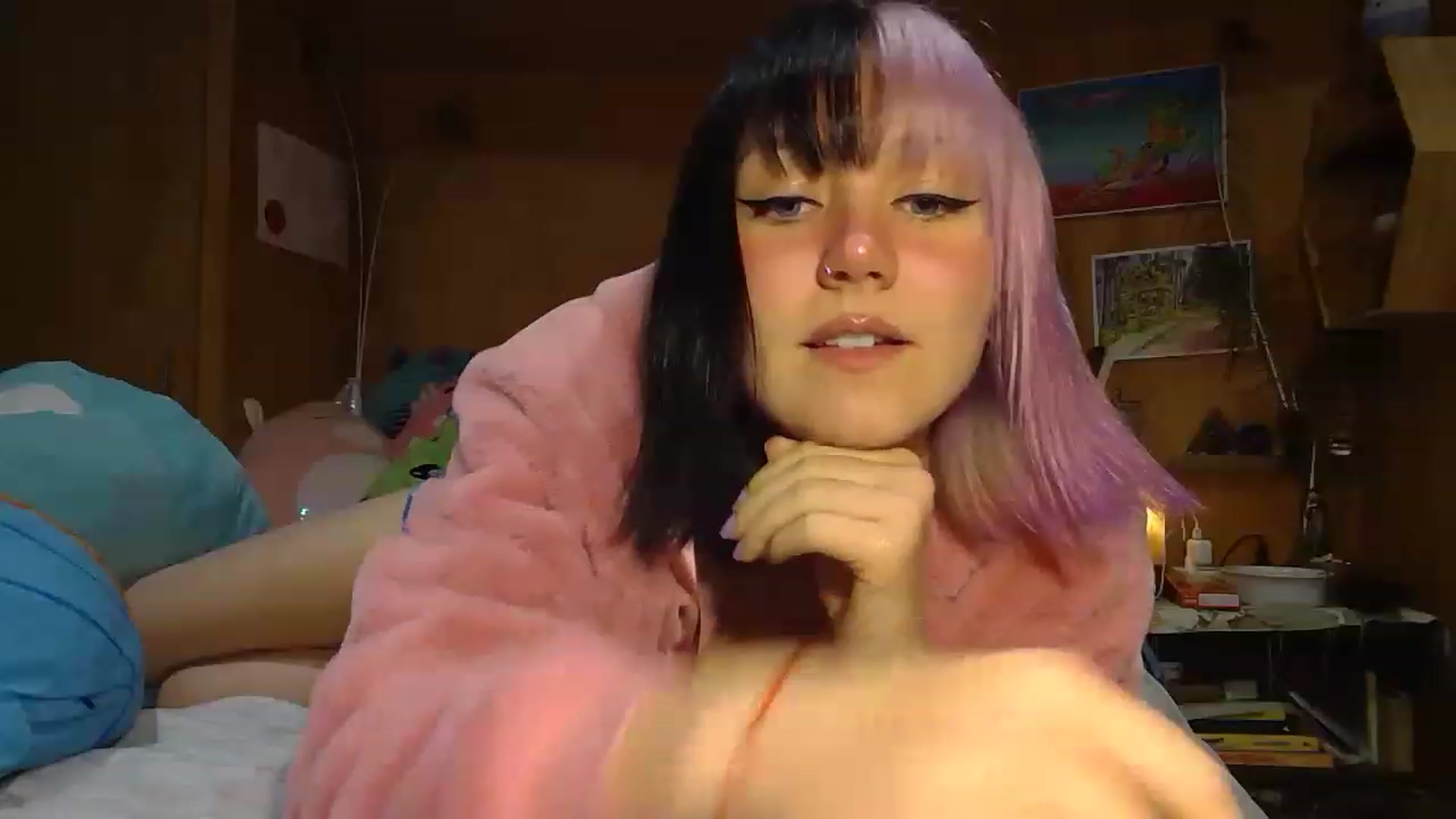 Gallery image thumbnail from kikiviolet's myfreecams stream on, 05/23/2023, 10:22 image 14 of 20
