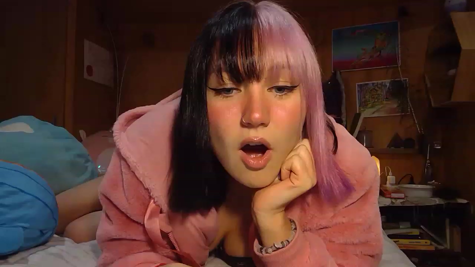 Gallery image thumbnail from kikiviolet's myfreecams stream on, 05/23/2023, 10:22 image 5 of 20