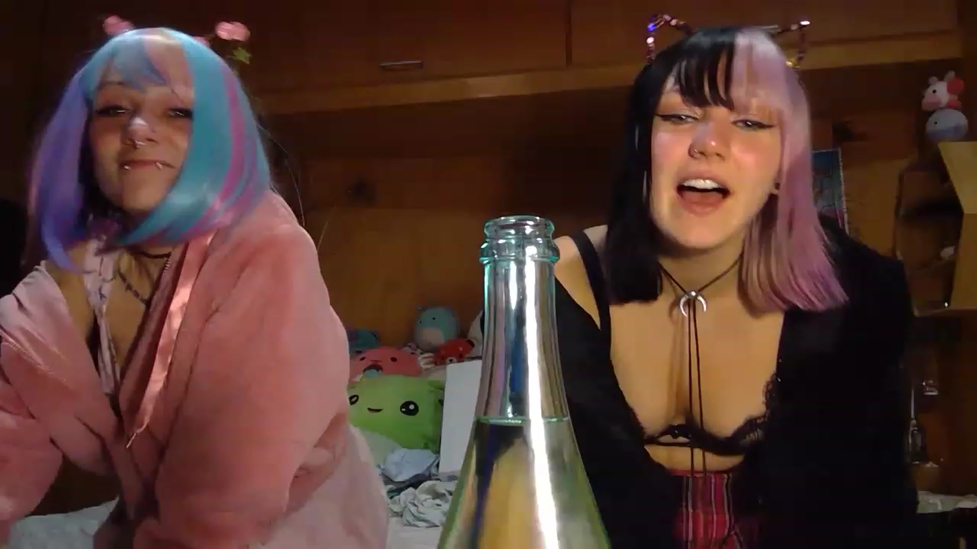 Gallery image thumbnail from kikiviolet's myfreecams stream on, 05/25/2023, 11:08 image 20 of 20