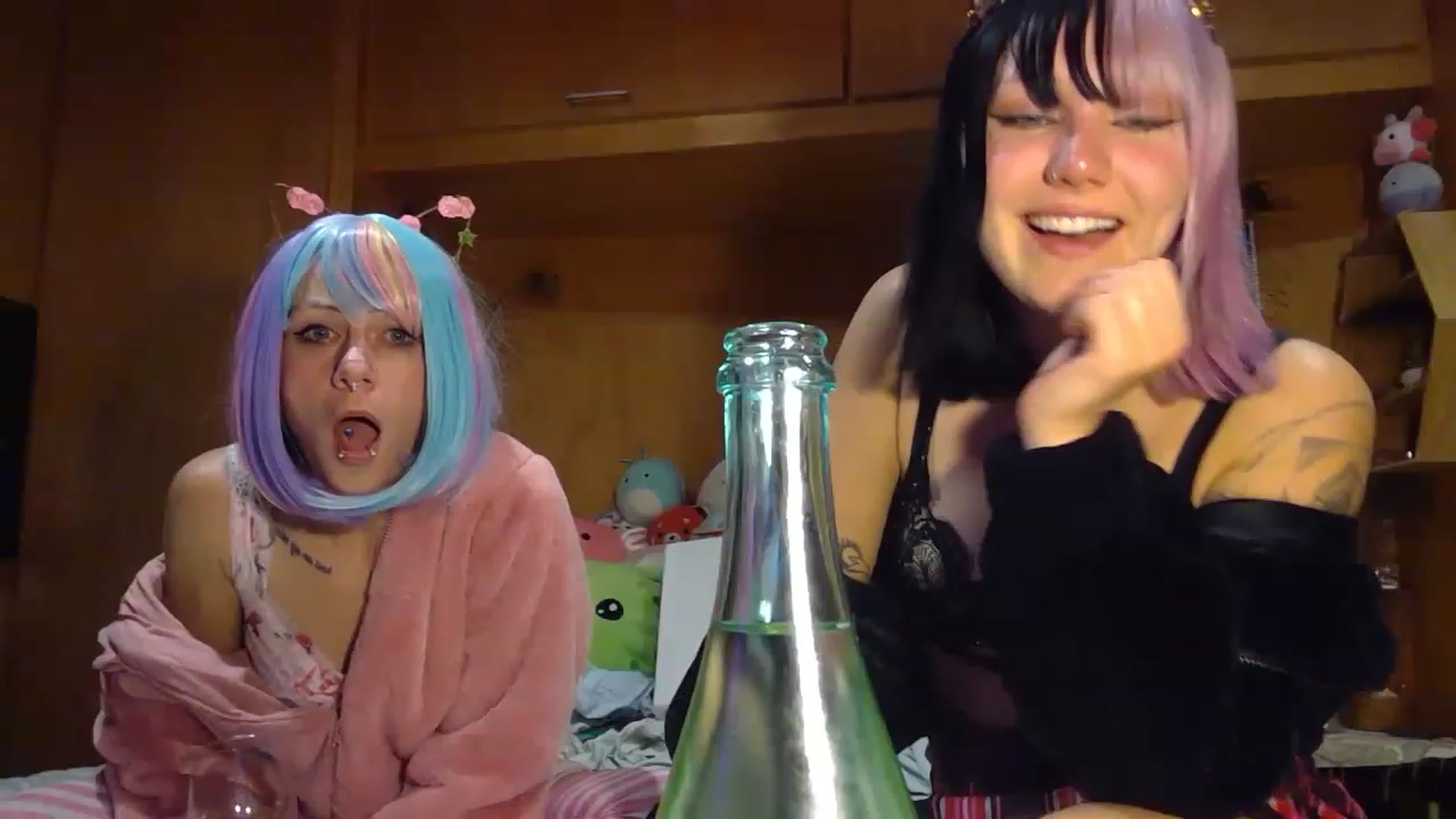 Gallery image thumbnail from kikiviolet's myfreecams stream on, 05/25/2023, 11:08 image 15 of 20