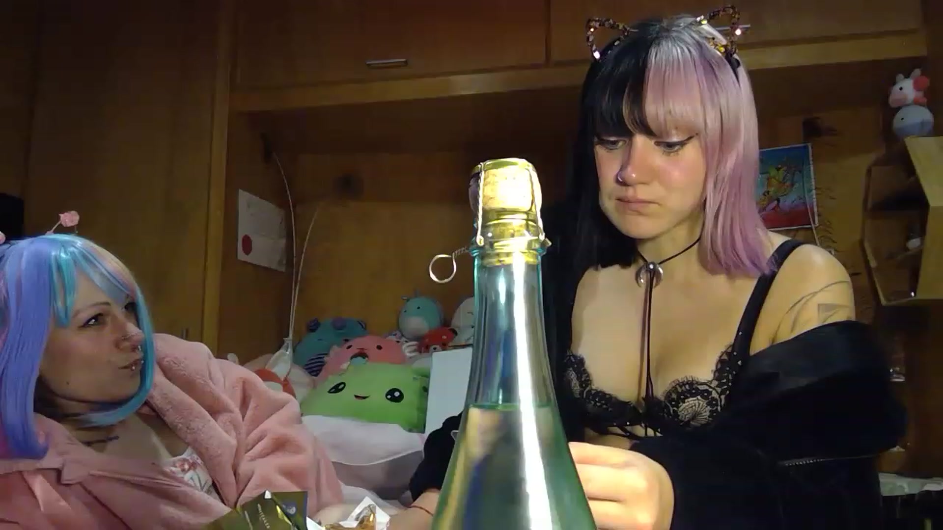 Gallery image thumbnail from kikiviolet's myfreecams stream on, 05/25/2023, 11:08 image 13 of 20