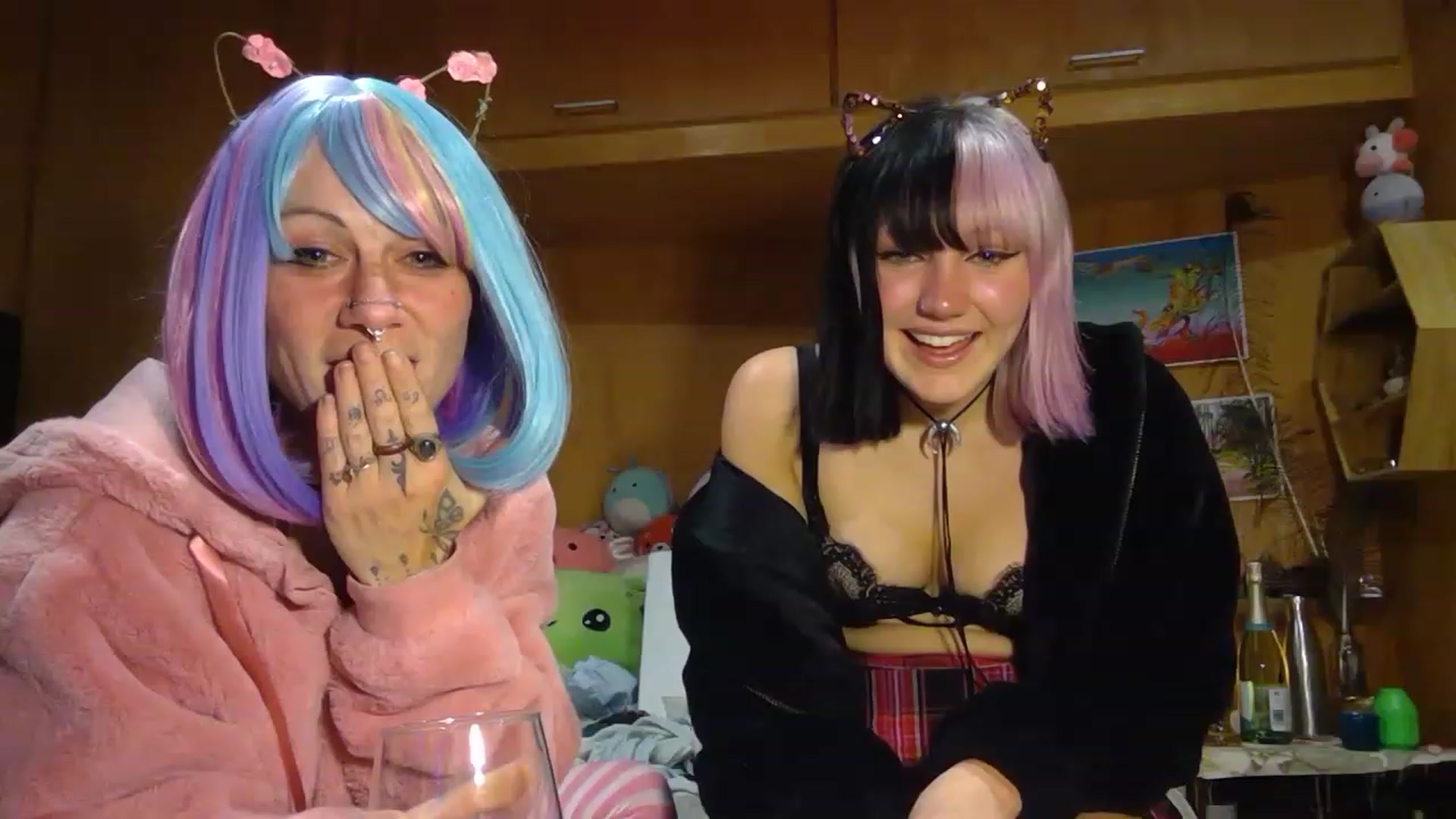 Gallery image thumbnail from kikiviolet's myfreecams stream on, 05/25/2023, 11:08 image 1 of 20