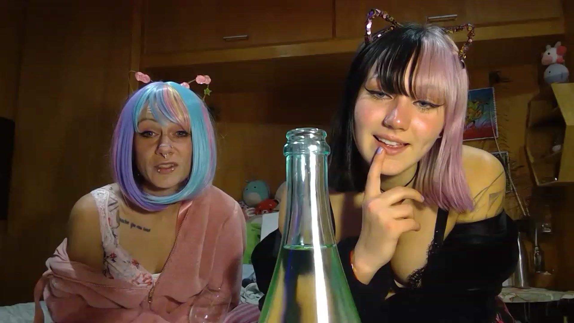 Gallery image thumbnail from kikiviolet's myfreecams stream on, 05/25/2023, 11:08 image 18 of 20