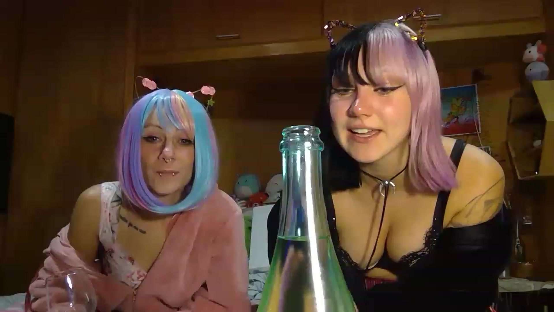 Gallery image thumbnail from kikiviolet's myfreecams stream on, 05/25/2023, 11:08 image 17 of 20