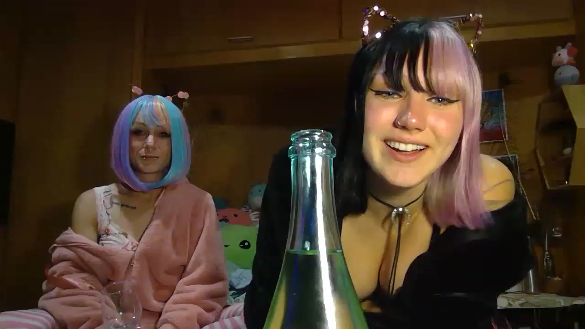 Gallery image thumbnail from kikiviolet's myfreecams stream on, 05/25/2023, 11:08 image 16 of 20