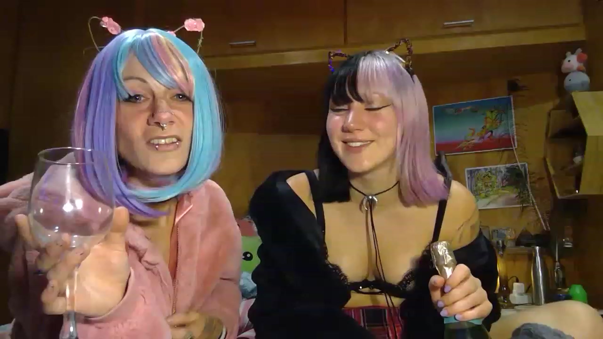Gallery image thumbnail from kikiviolet's myfreecams stream on, 05/25/2023, 11:08 image 3 of 20