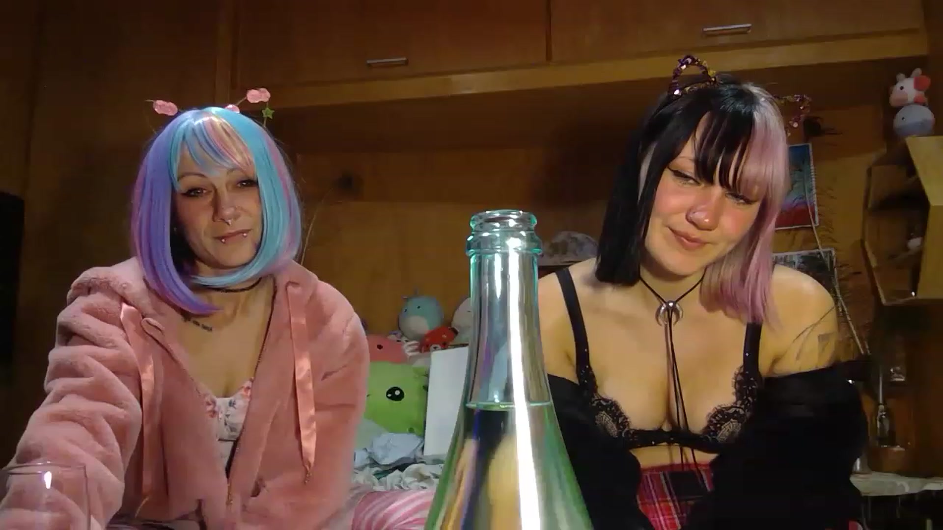 Gallery image thumbnail from kikiviolet's myfreecams stream on, 05/25/2023, 11:08 image 19 of 20