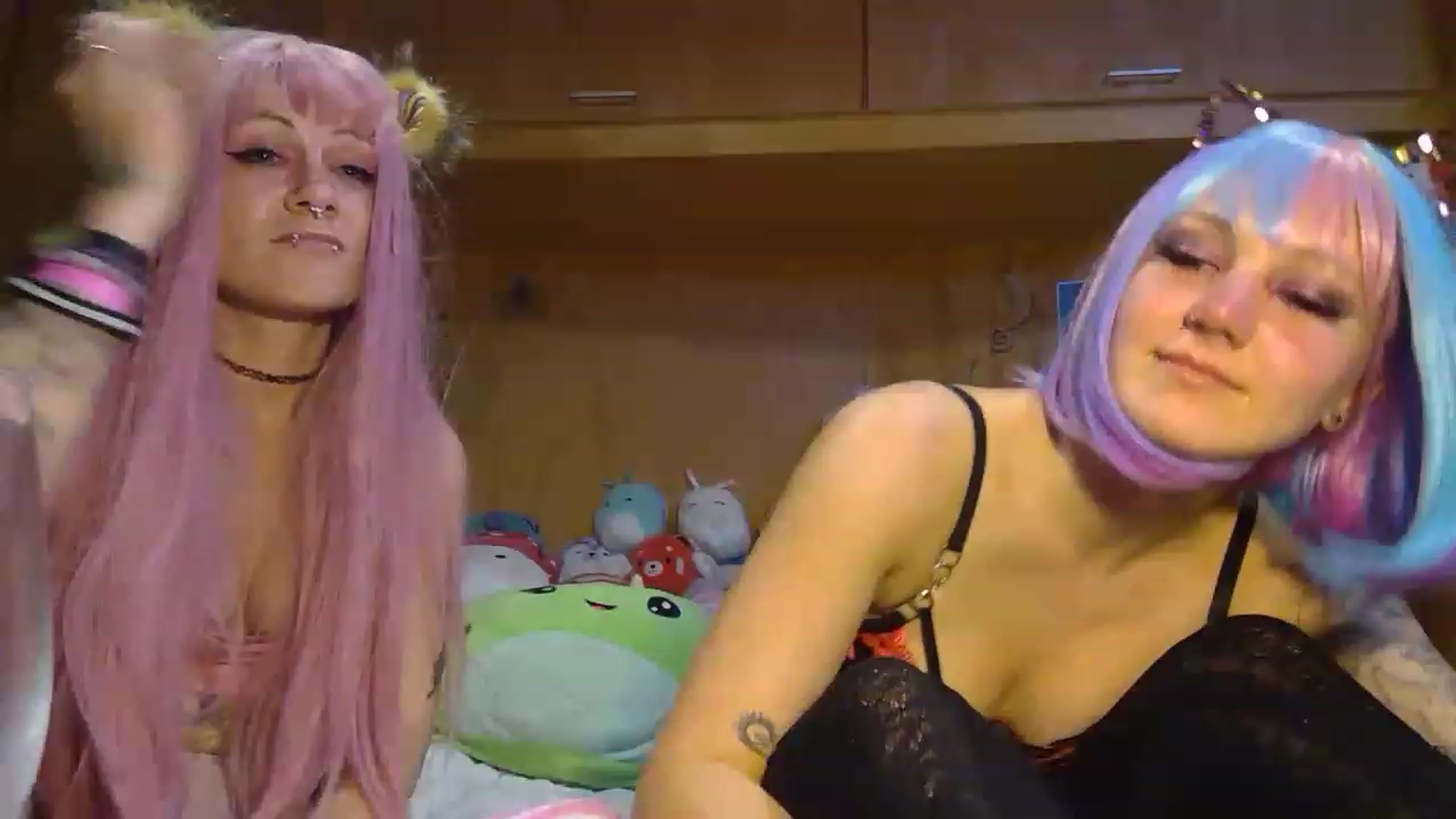 Gallery image thumbnail from kikiviolet's myfreecams stream on, 06/01/2023, 09:22 image 10 of 20