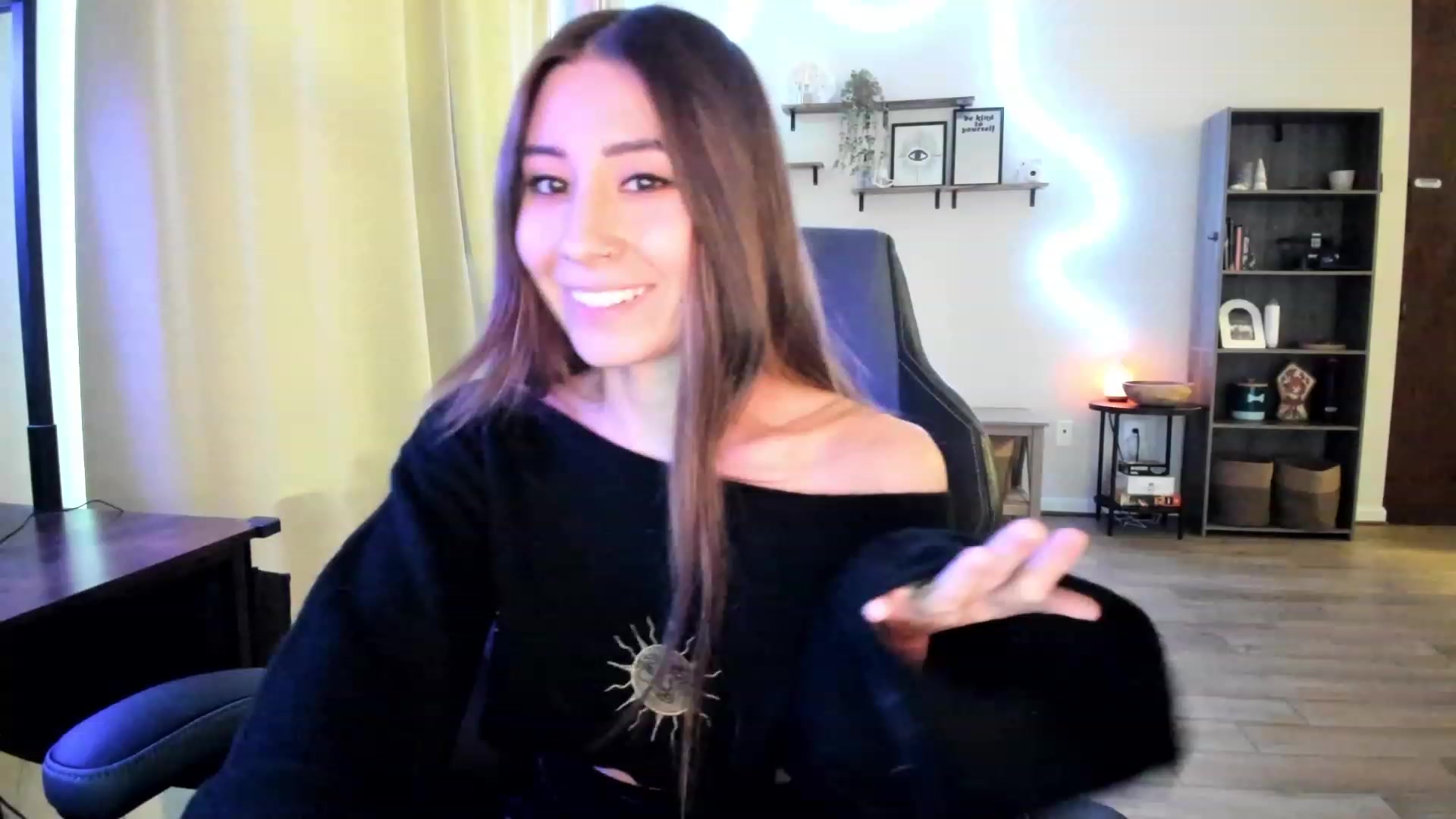 Gallery image thumbnail from killerloryy's myfreecams stream on, 02/19/2024, 19:26 image 3 of 20