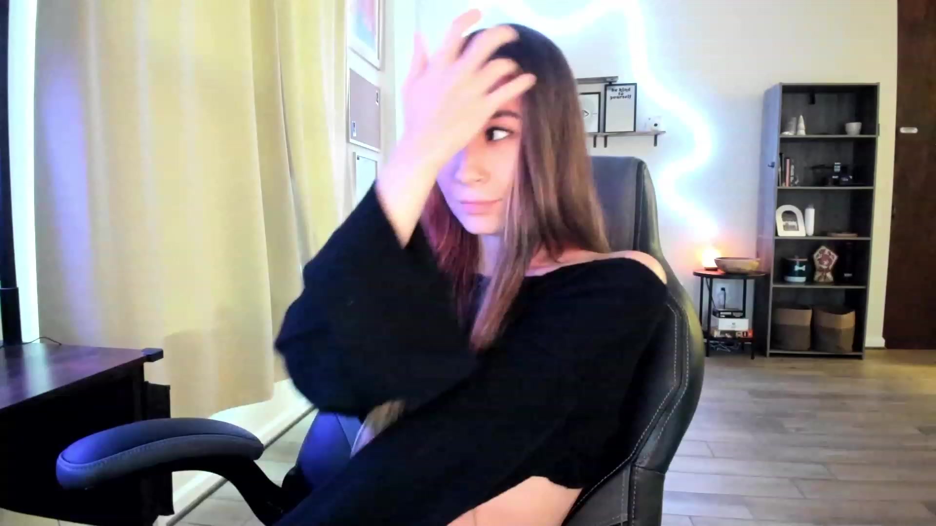 Gallery image thumbnail from killerloryy's myfreecams stream on, 02/19/2024, 19:26 image 8 of 20