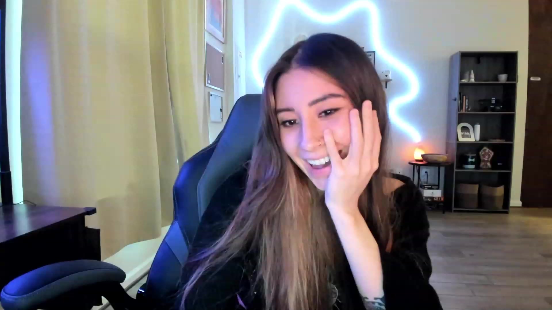 Gallery image thumbnail from killerloryy's myfreecams stream on, 02/19/2024, 19:26 image 12 of 20
