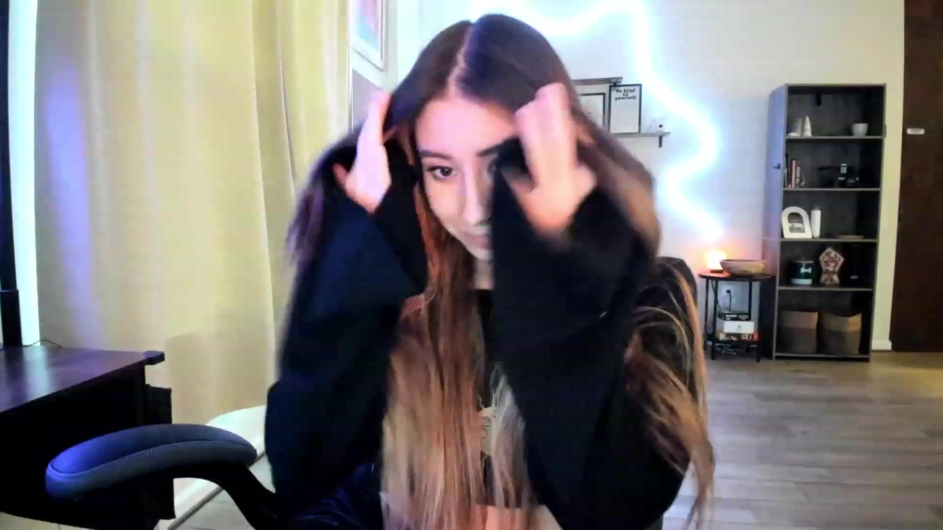 Gallery image thumbnail from killerloryy's myfreecams stream on, 02/19/2024, 19:26 image 9 of 20