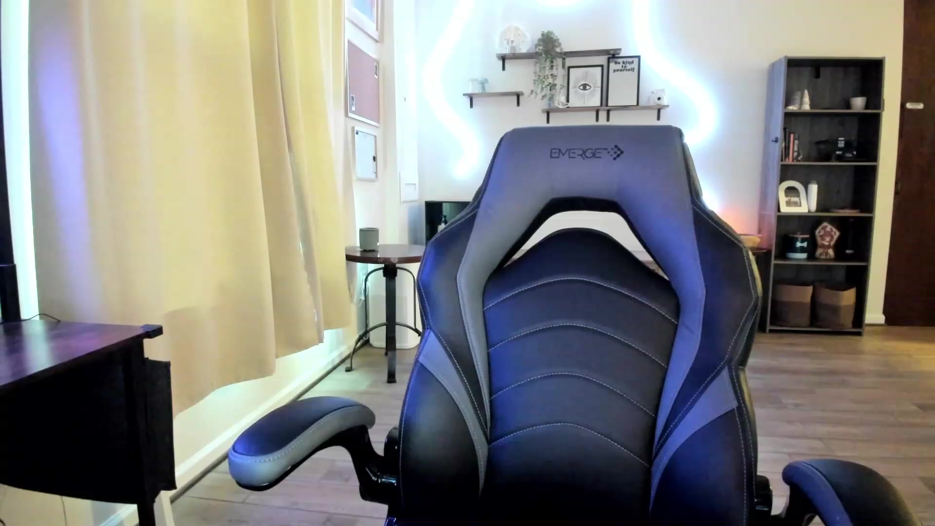 Gallery image thumbnail from killerloryy's myfreecams stream on, 02/19/2024, 19:26 image 14 of 20