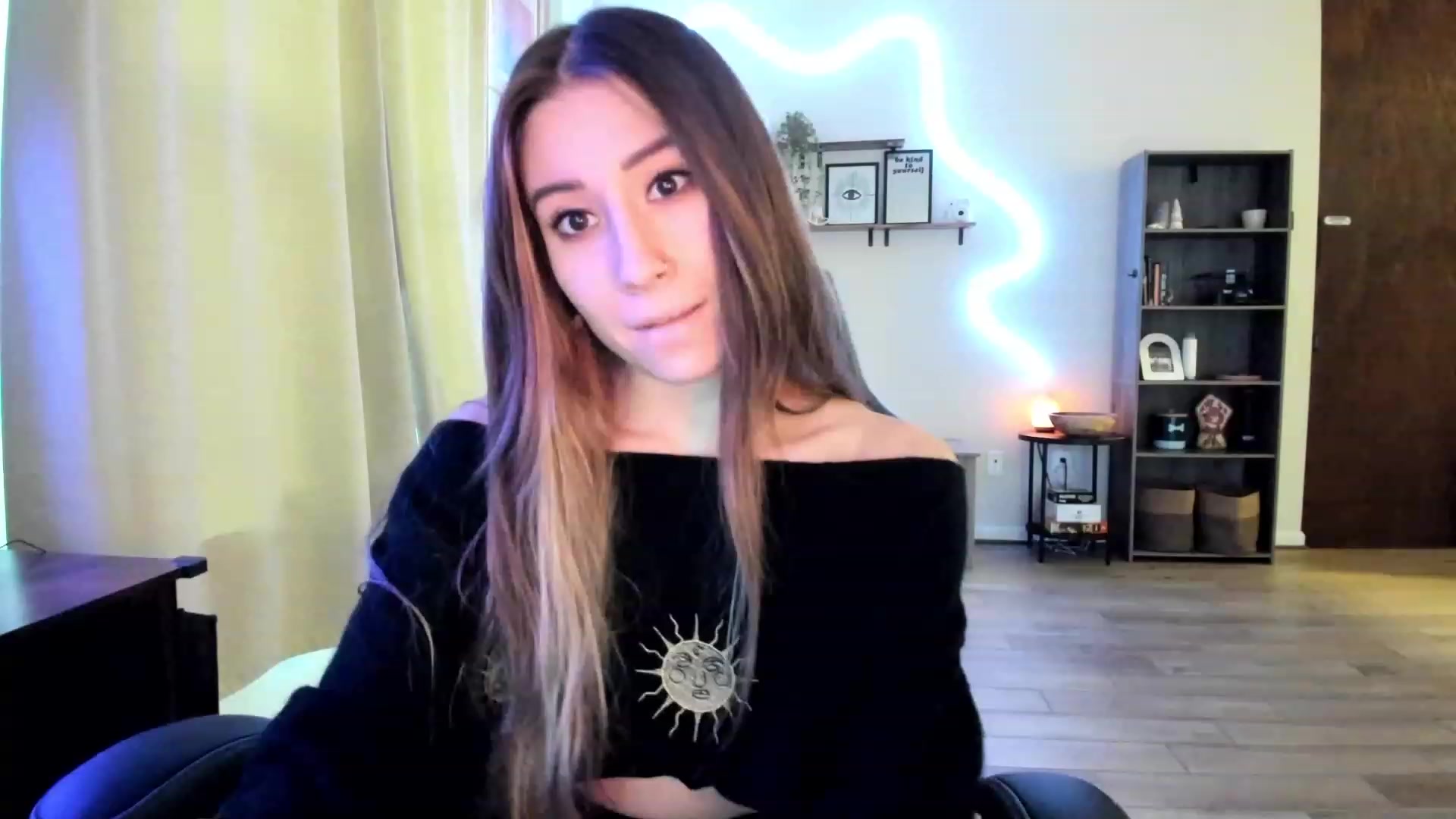 Gallery image thumbnail from killerloryy's myfreecams stream on, 02/19/2024, 19:26 image 1 of 20