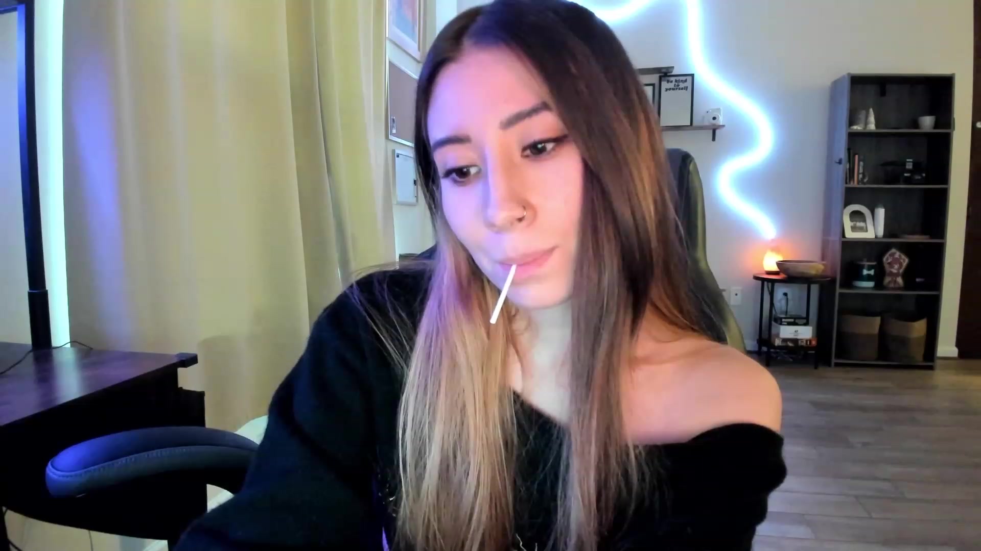 Gallery image thumbnail from killerloryy's myfreecams stream on, 02/19/2024, 19:26 image 20 of 20