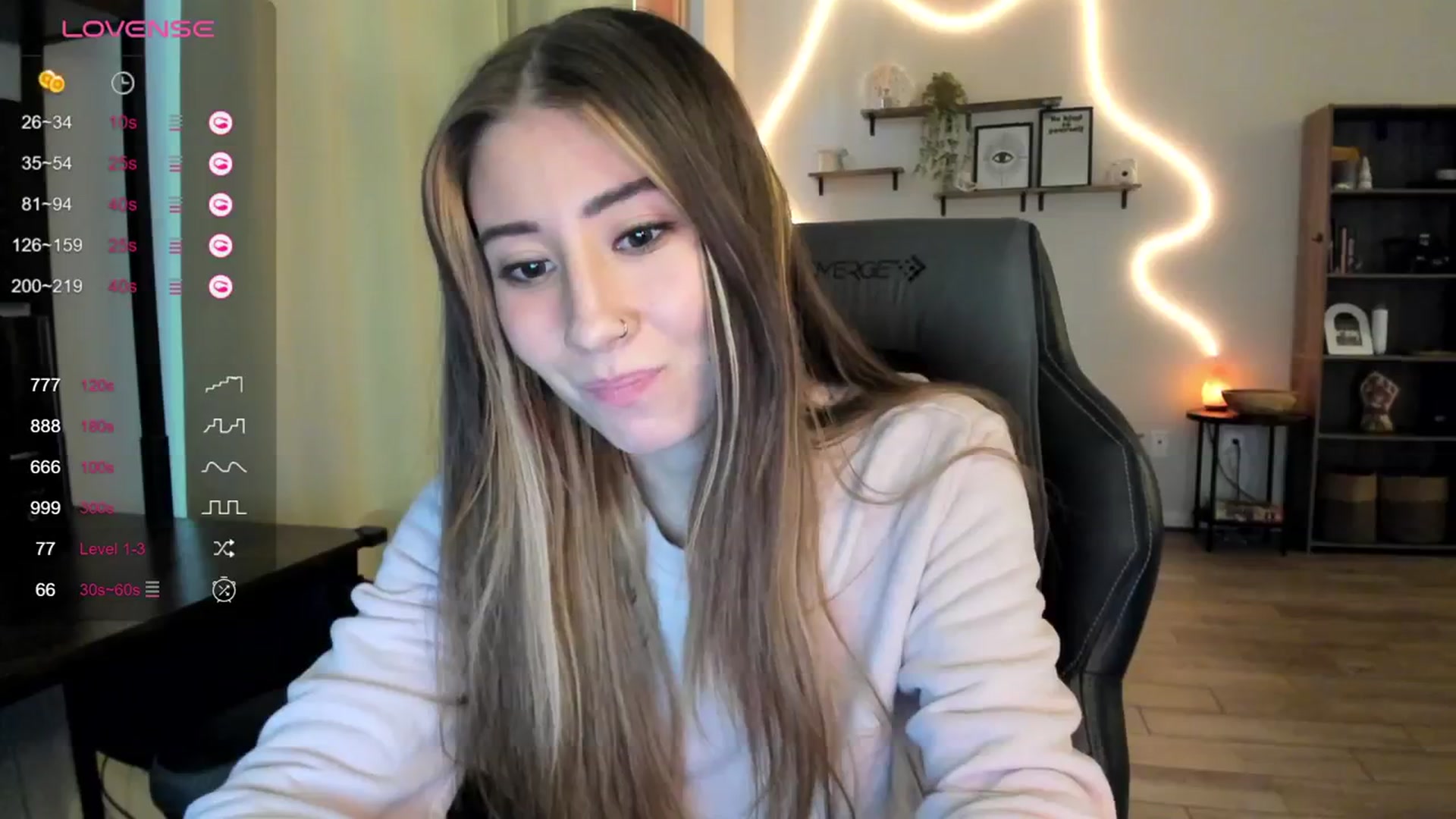 Gallery image thumbnail from killerloryy's myfreecams stream on, 02/21/2024, 21:02 image 15 of 20