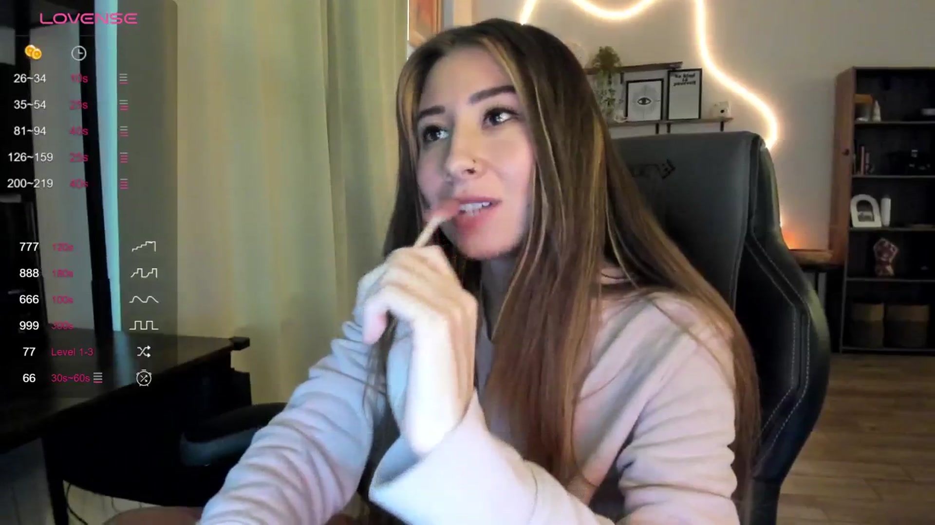 Gallery image thumbnail from killerloryy's myfreecams stream on, 02/21/2024, 21:02 image 14 of 20