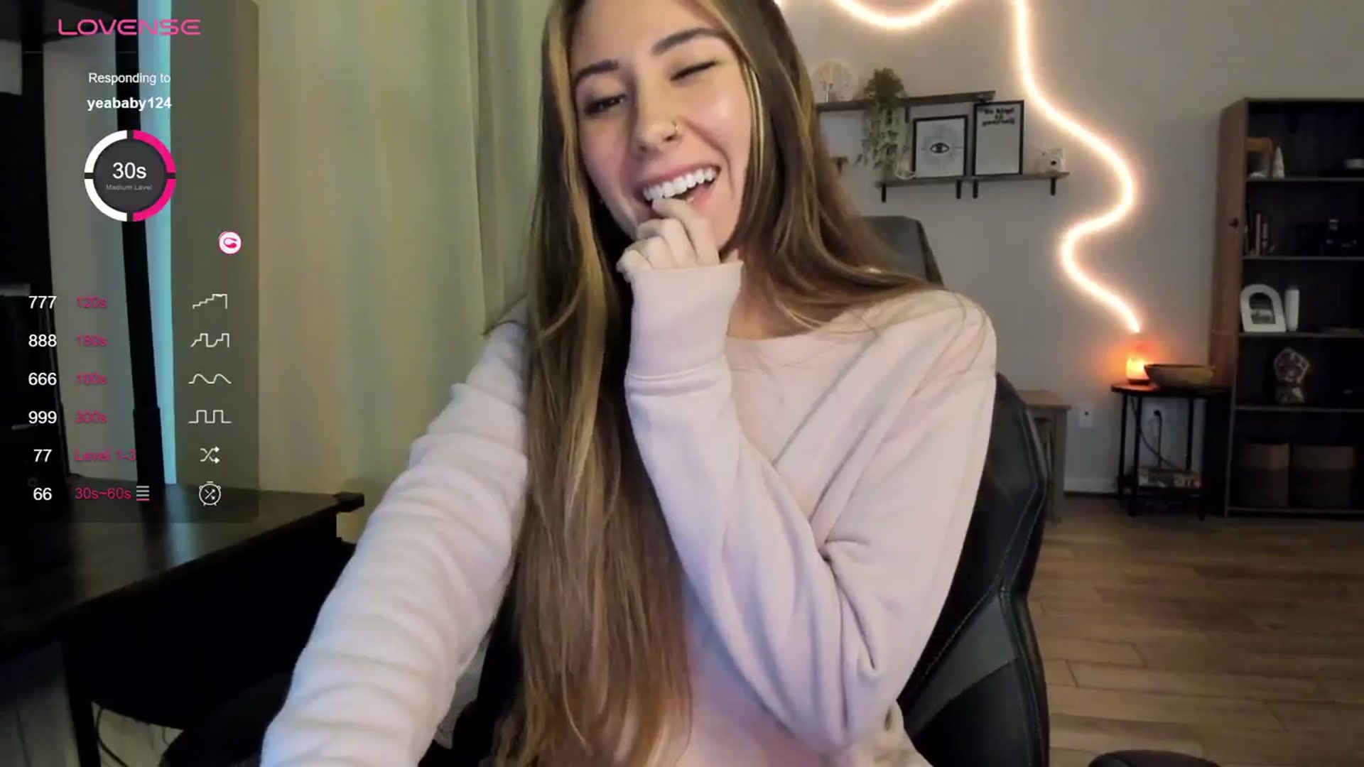 Gallery image thumbnail from killerloryy's myfreecams stream on, 02/21/2024, 21:02 image 9 of 20