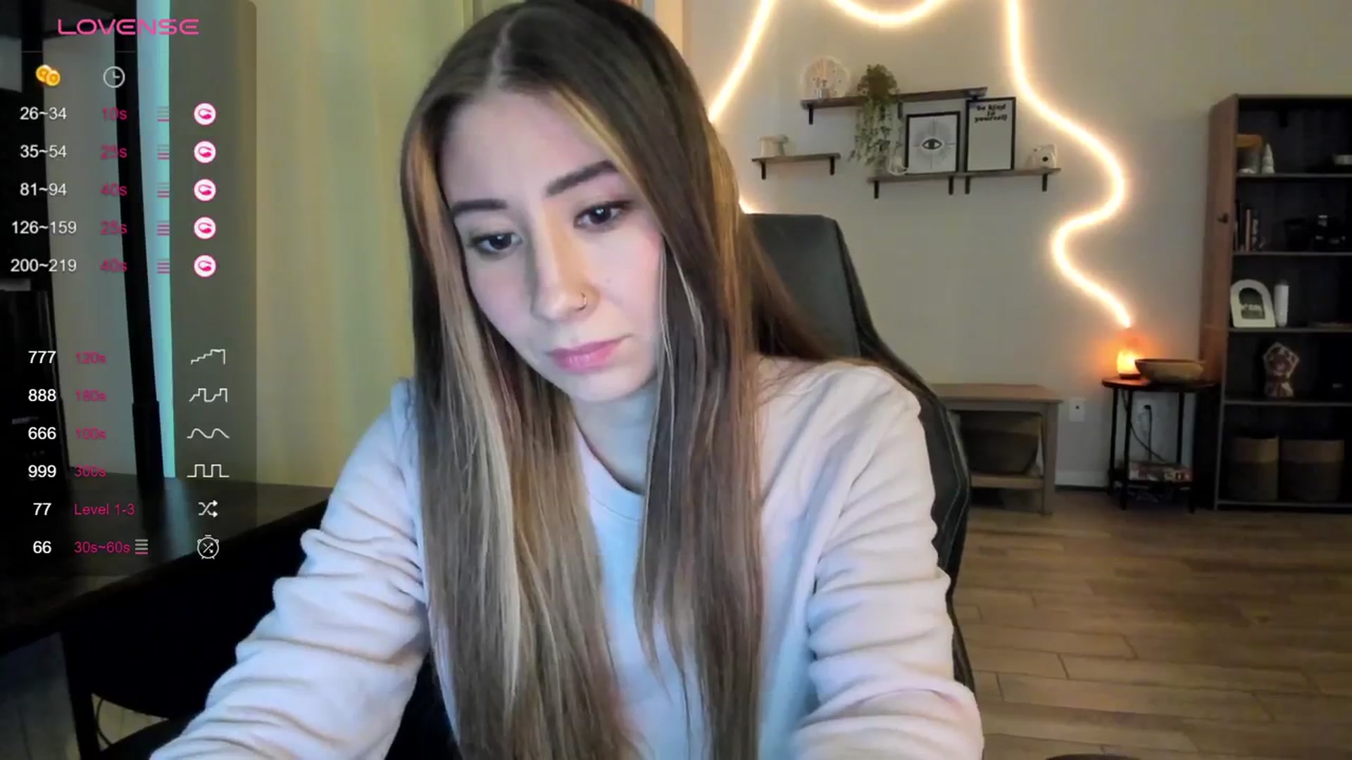 Gallery image thumbnail from killerloryy's myfreecams stream on, 02/21/2024, 21:02 image 18 of 20