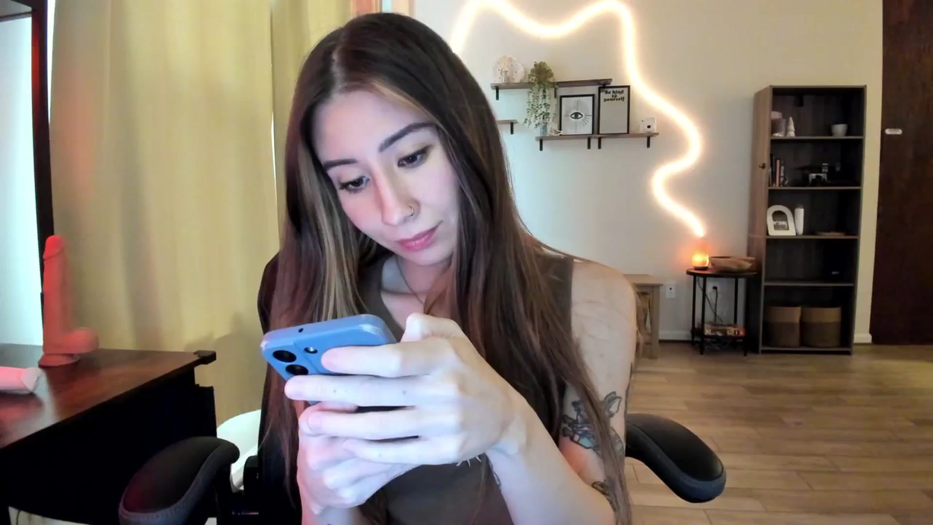 Gallery image thumbnail from killerloryy's myfreecams stream on, 03/06/2024, 19:12 image 20 of 20