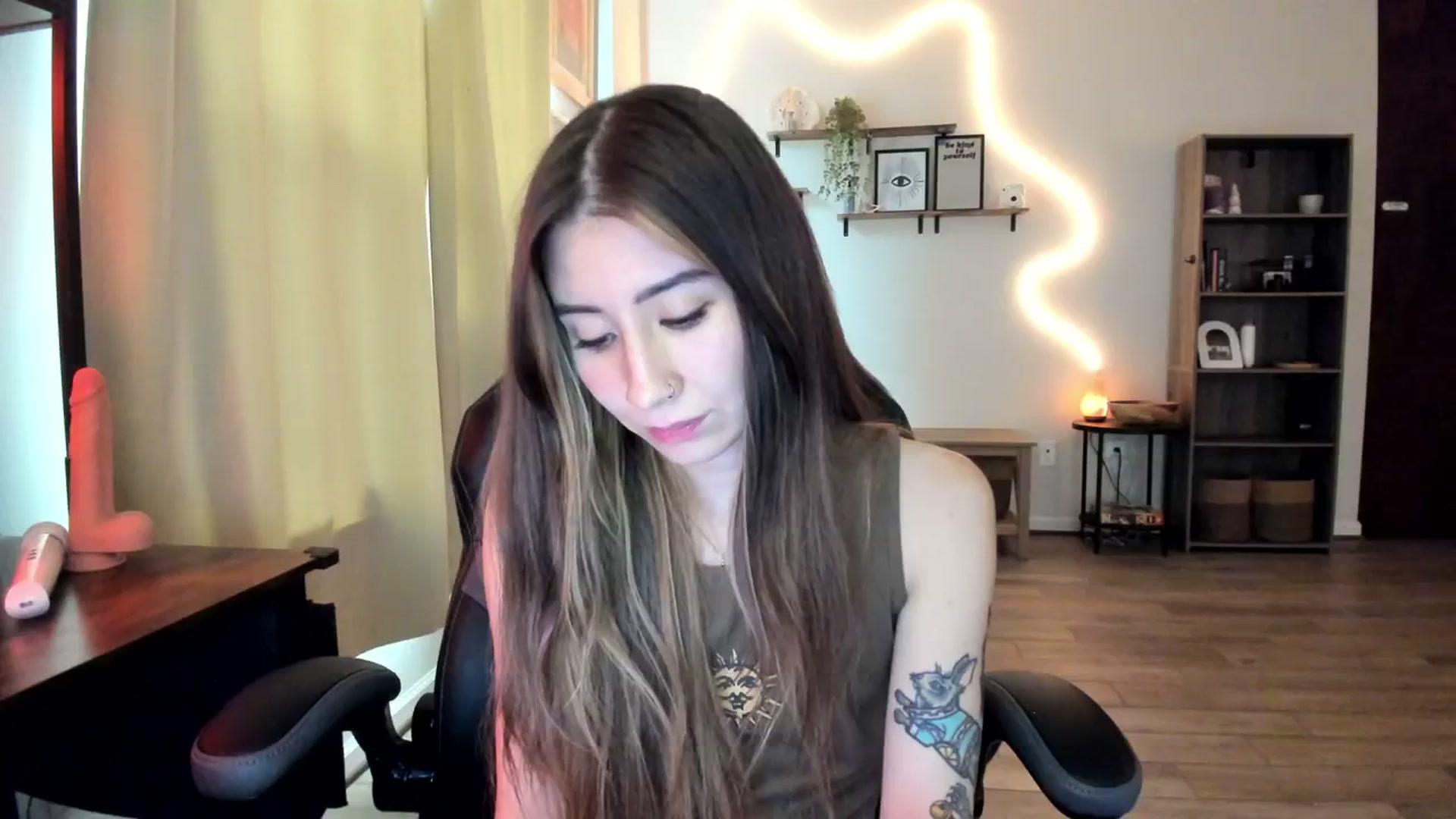 Gallery image thumbnail from killerloryy's myfreecams stream on, 03/06/2024, 19:12 image 17 of 20