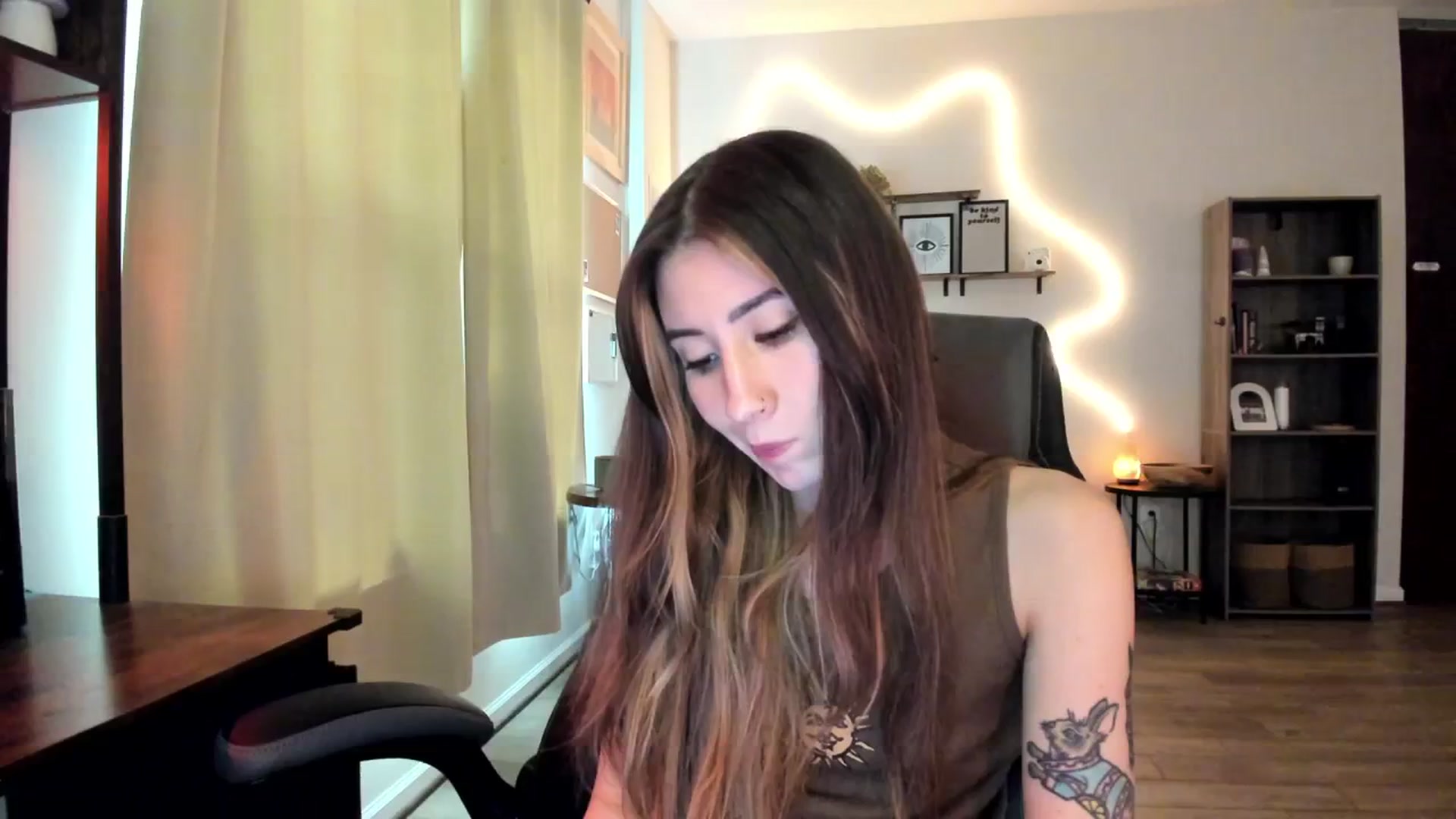 Gallery image thumbnail from killerloryy's myfreecams stream on, 03/06/2024, 19:12 image 10 of 20