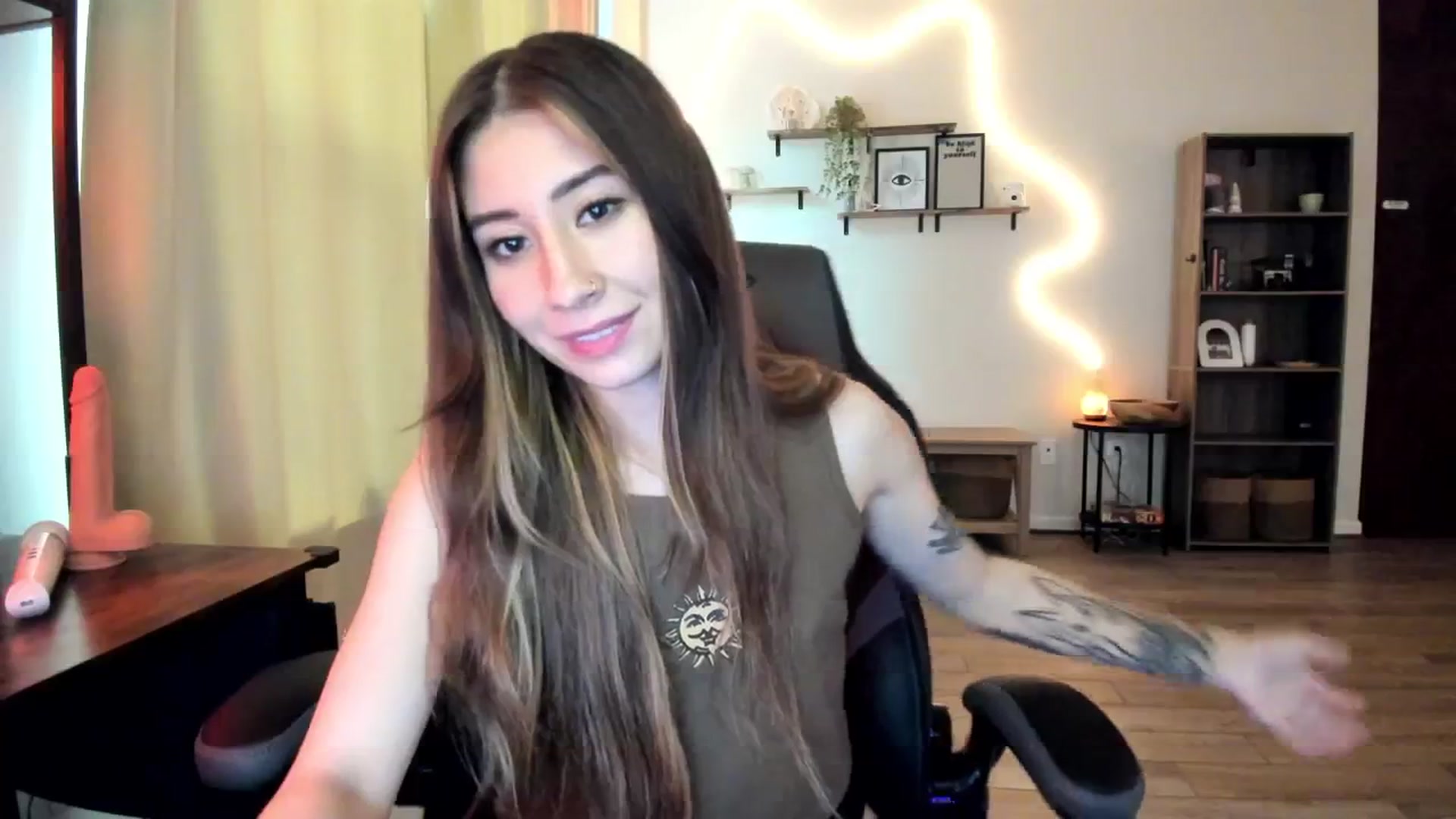 Gallery image thumbnail from killerloryy's myfreecams stream on, 03/06/2024, 19:12 image 16 of 20