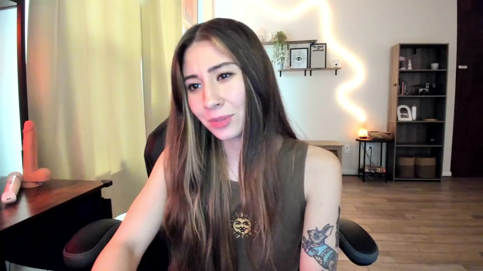 Gallery image thumbnail from killerloryy's myfreecams stream on, 03/06/2024, 19:12 image 18 of 20