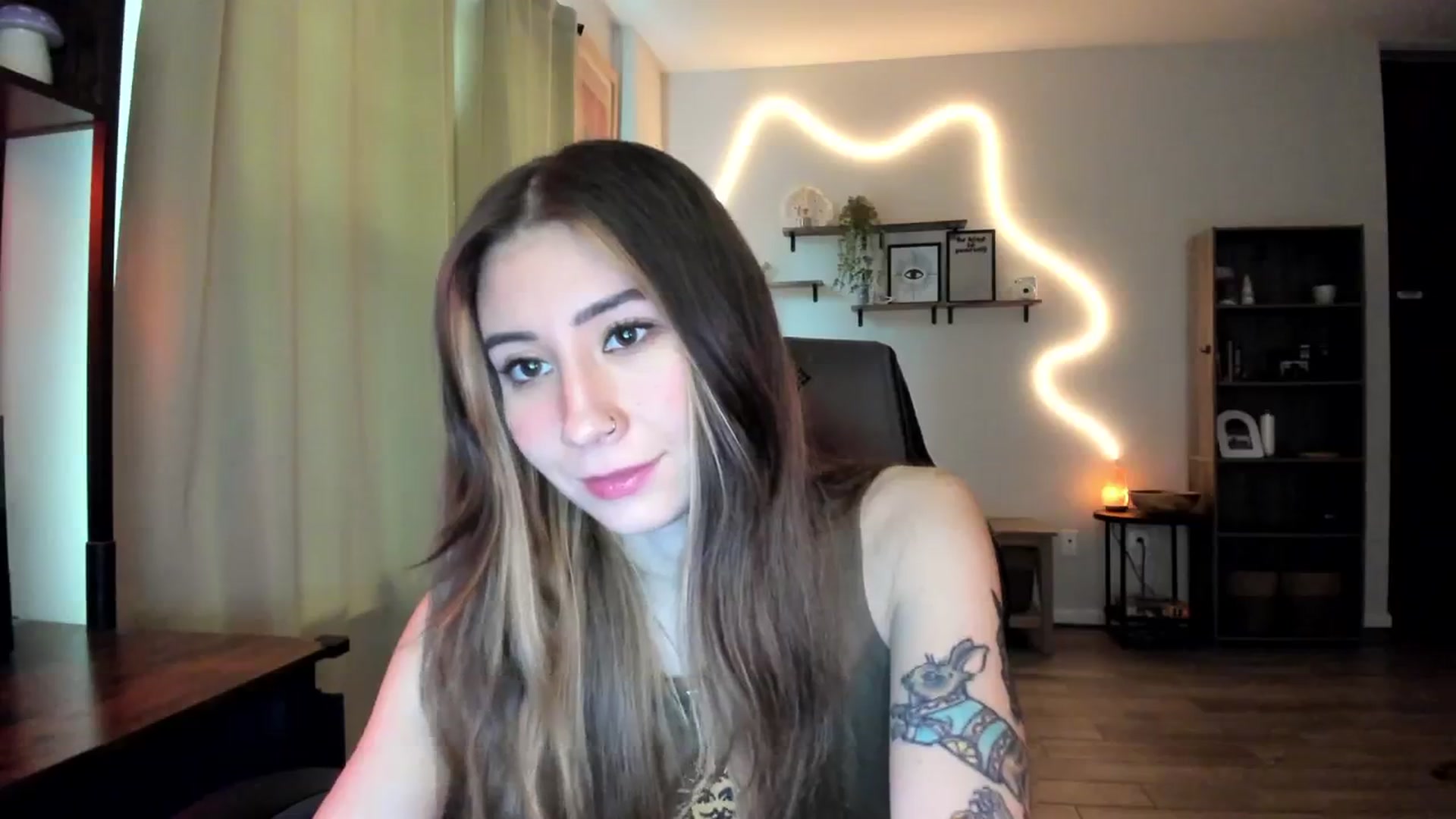 Gallery image thumbnail from killerloryy's myfreecams stream on, 03/06/2024, 19:12 image 4 of 20