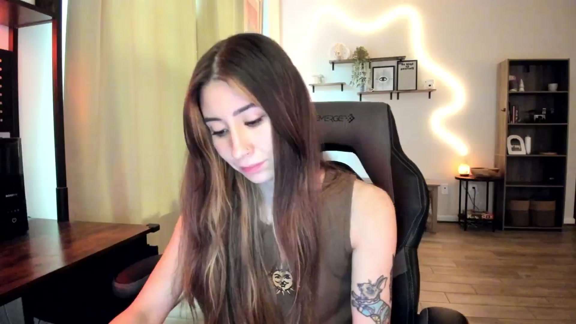 Gallery image thumbnail from killerloryy's myfreecams stream on, 03/06/2024, 19:12 image 13 of 20