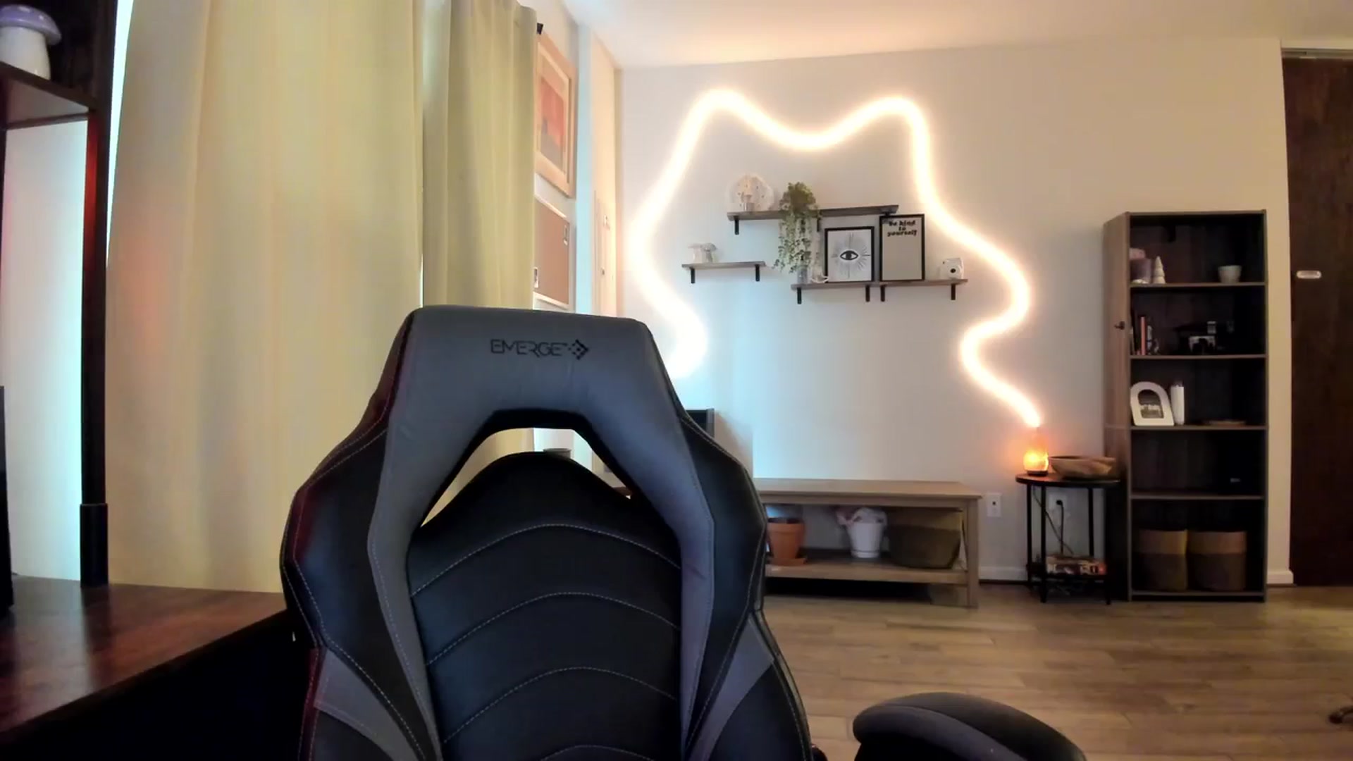 Gallery image thumbnail from killerloryy's myfreecams stream on, 03/06/2024, 19:12 image 6 of 20