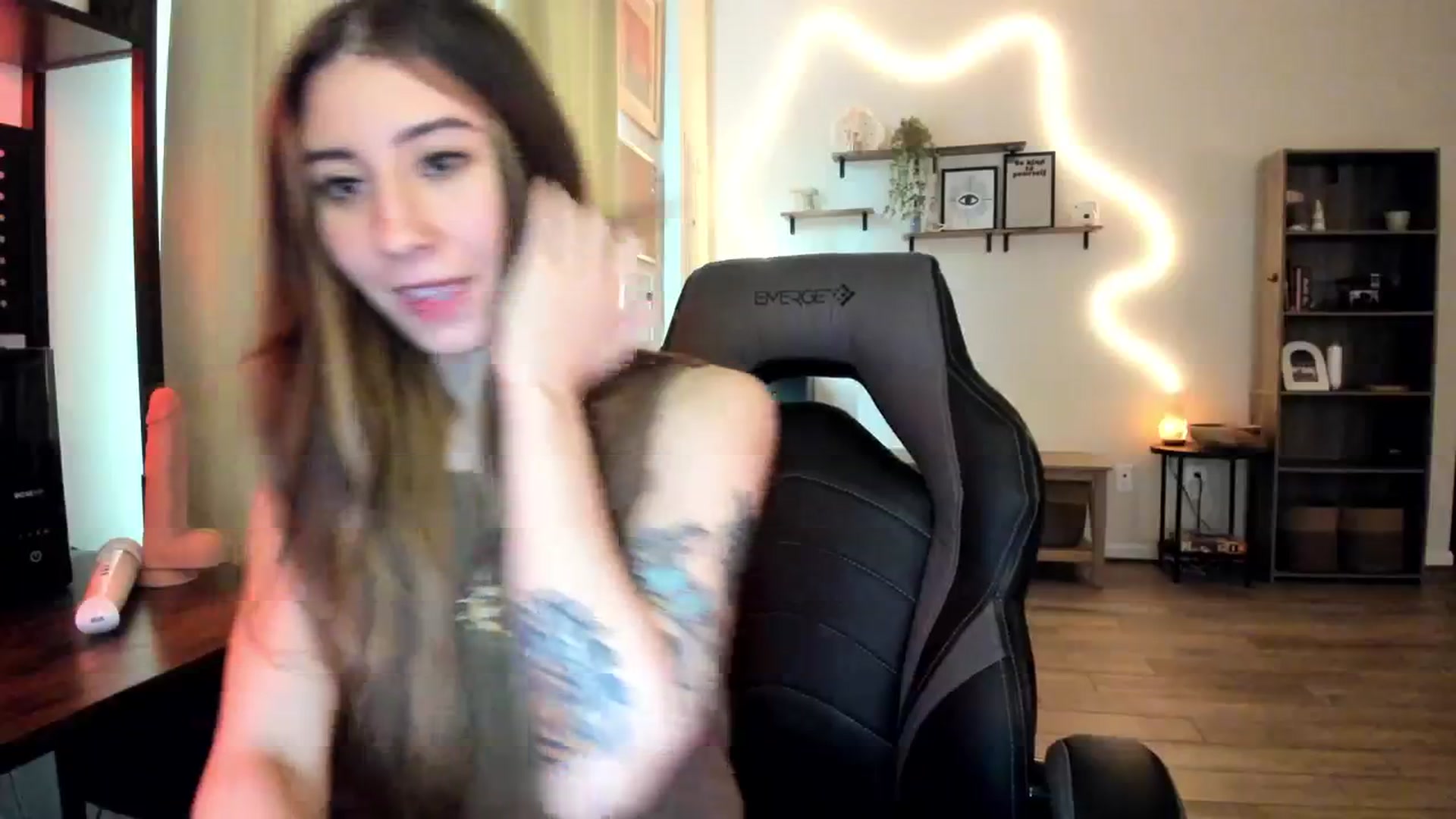 Gallery image thumbnail from killerloryy's myfreecams stream on, 03/06/2024, 19:12 image 14 of 20