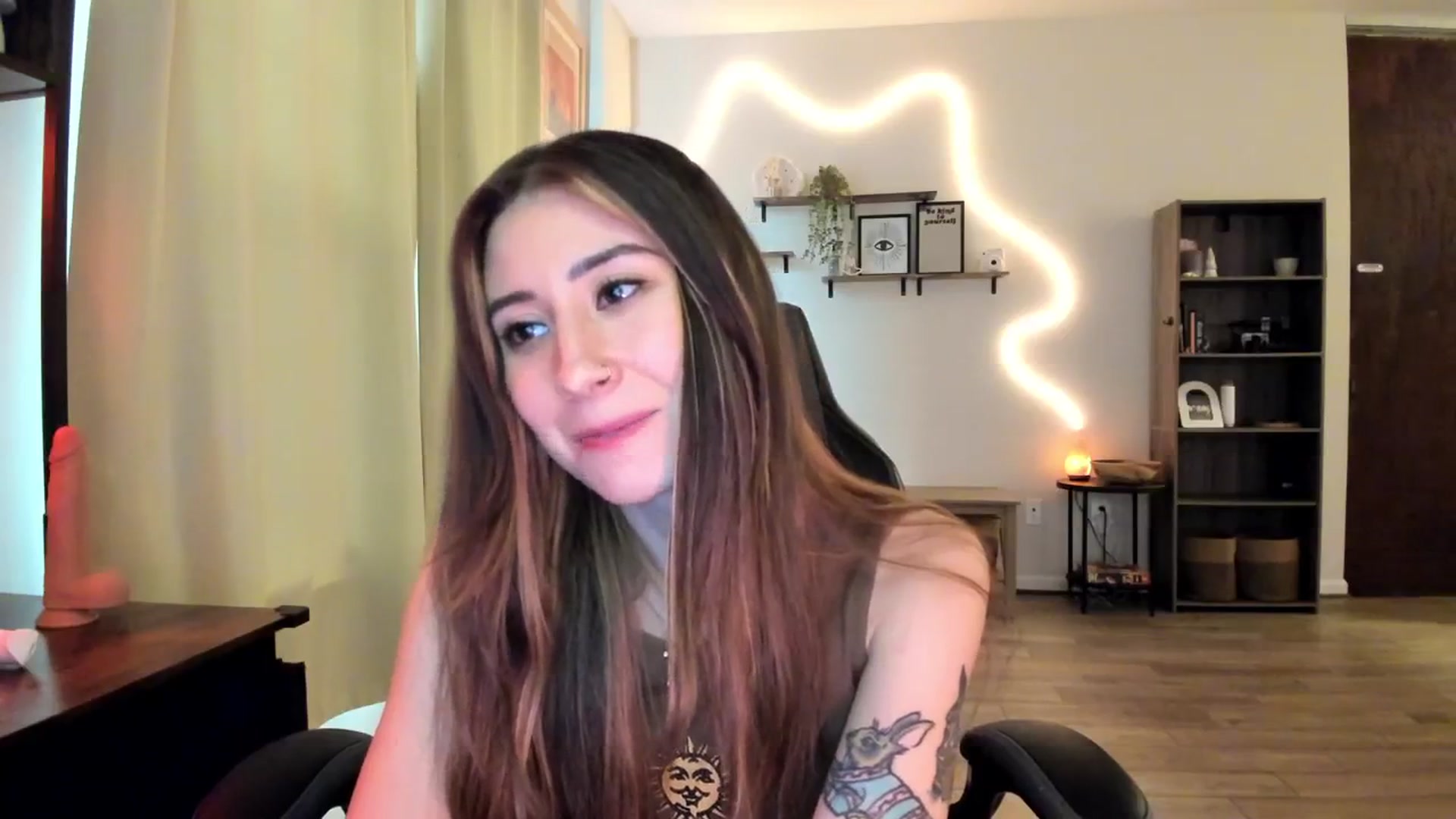 Gallery image thumbnail from killerloryy's myfreecams stream on, 03/06/2024, 20:29 image 14 of 20