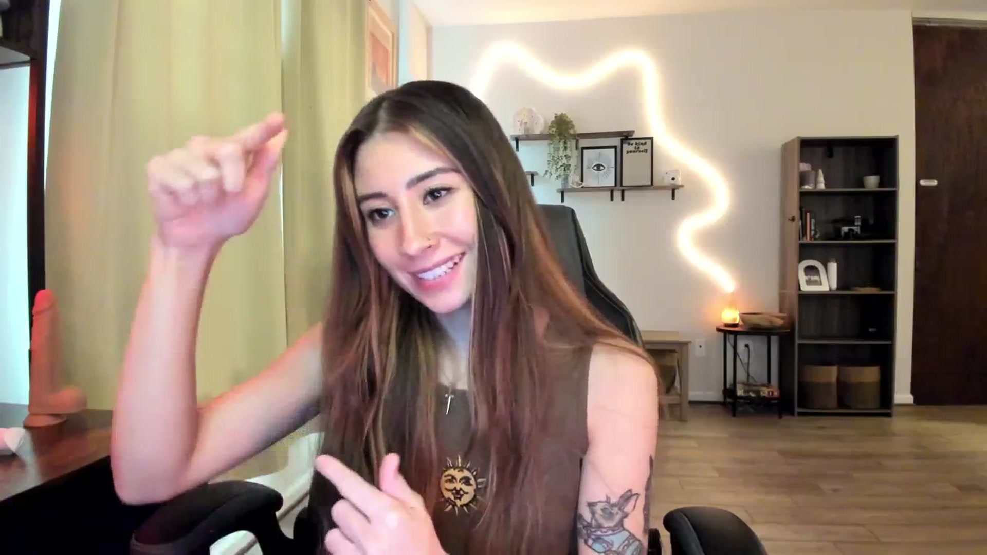 Gallery image thumbnail from killerloryy's myfreecams stream on, 03/06/2024, 20:29 image 13 of 20