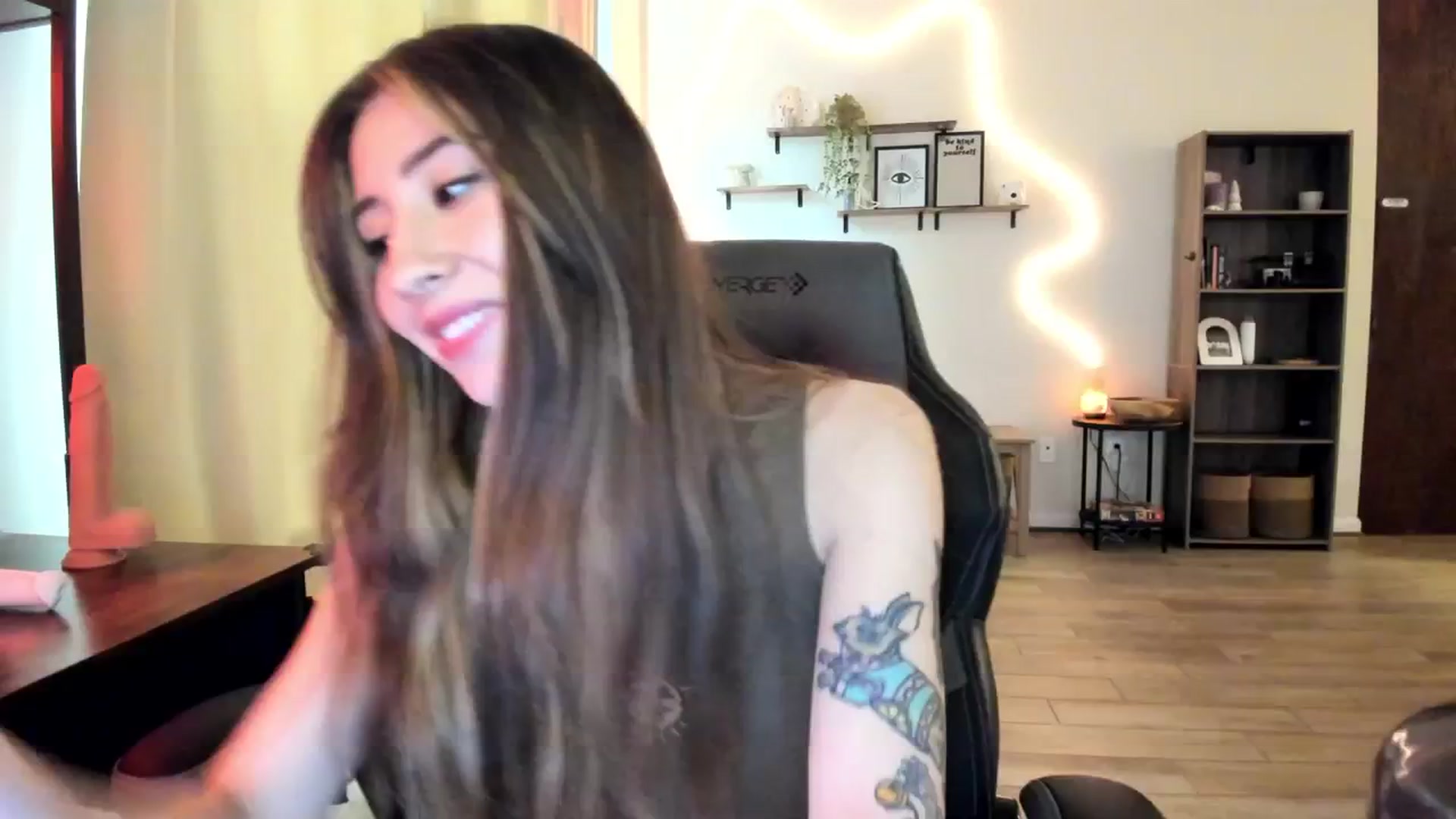 Gallery image thumbnail from killerloryy's myfreecams stream on, 03/06/2024, 20:29 image 1 of 20