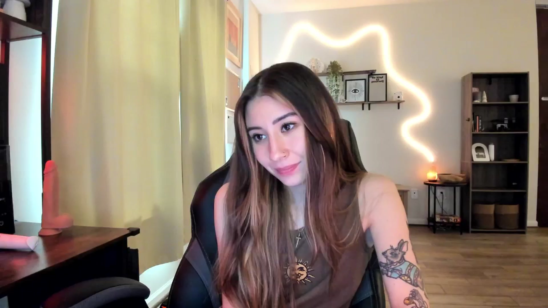 Gallery image thumbnail from killerloryy's myfreecams stream on, 03/06/2024, 20:29 image 9 of 20